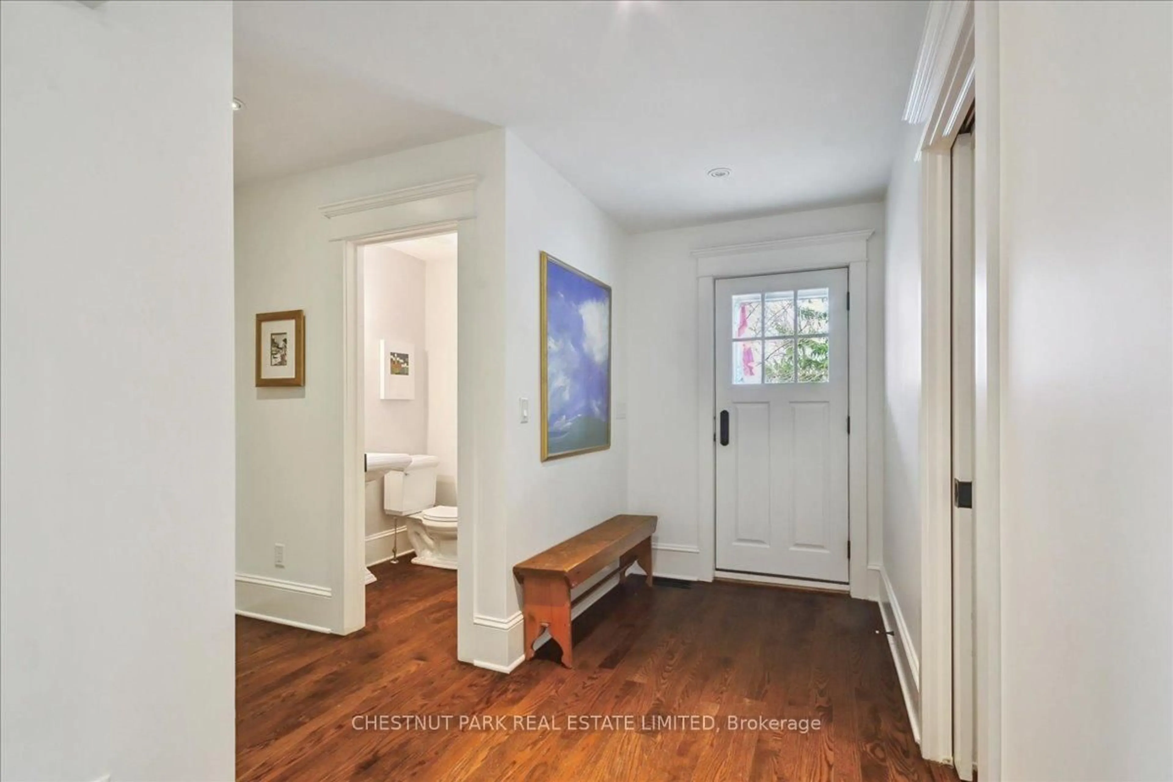 Indoor entryway for 276 Spruce St, Oakville Ontario L6J 2G7