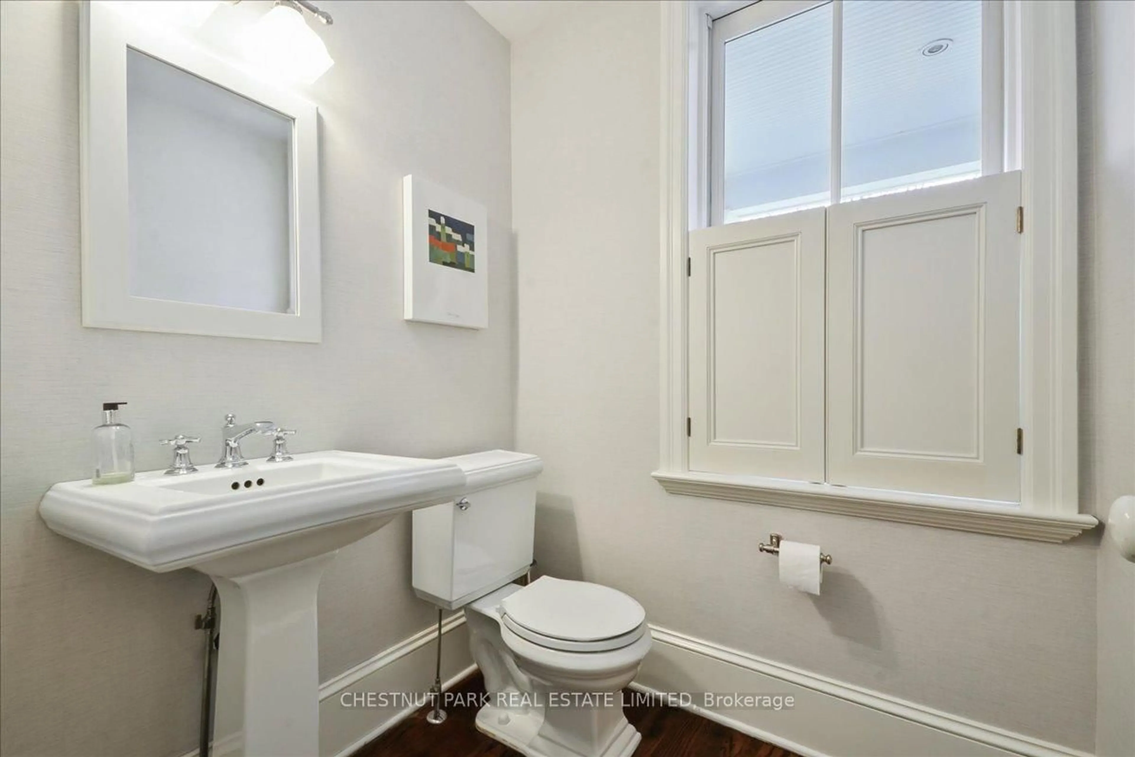 Standard bathroom, ceramic/tile floor for 276 Spruce St, Oakville Ontario L6J 2G7