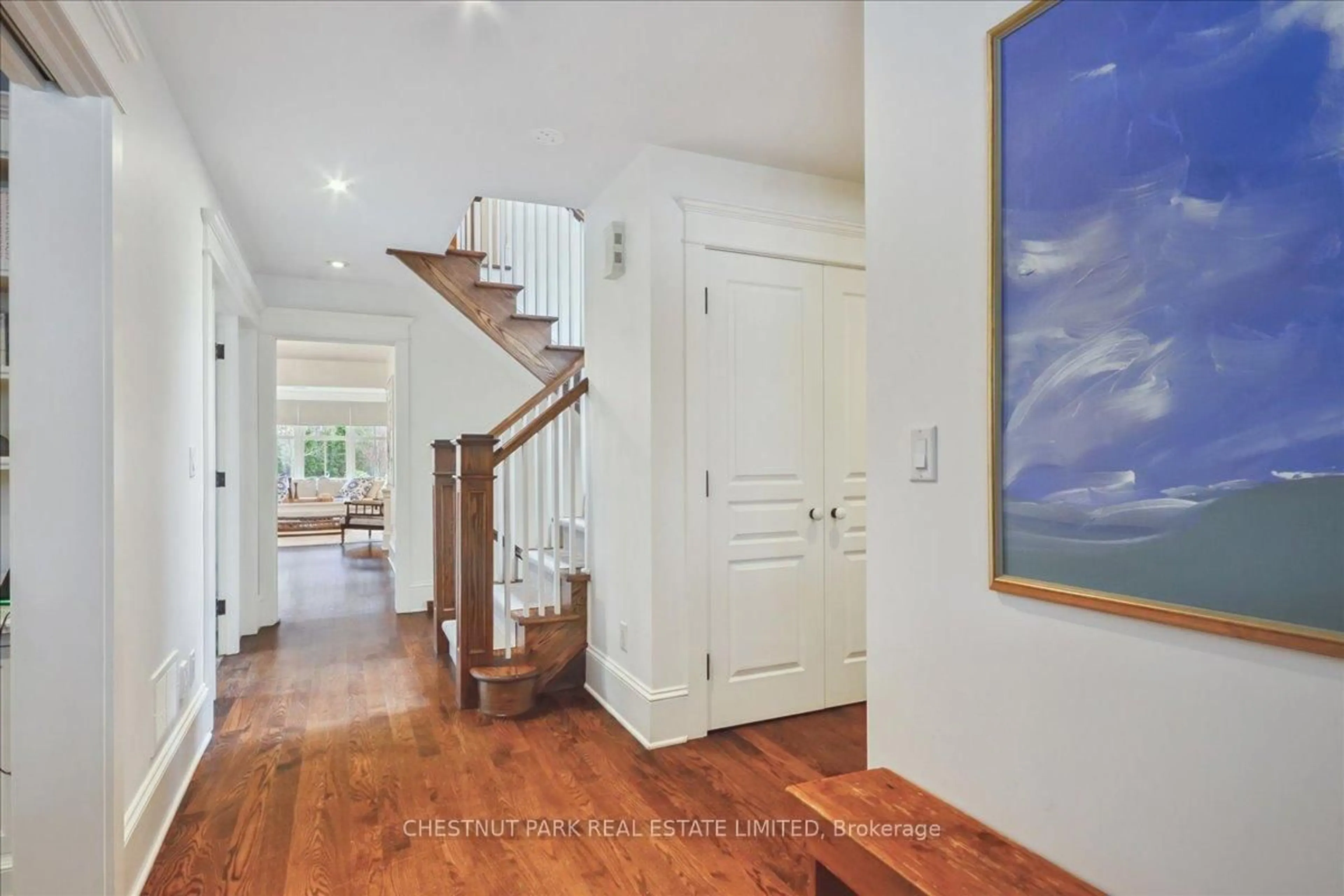 Indoor foyer for 276 Spruce St, Oakville Ontario L6J 2G7