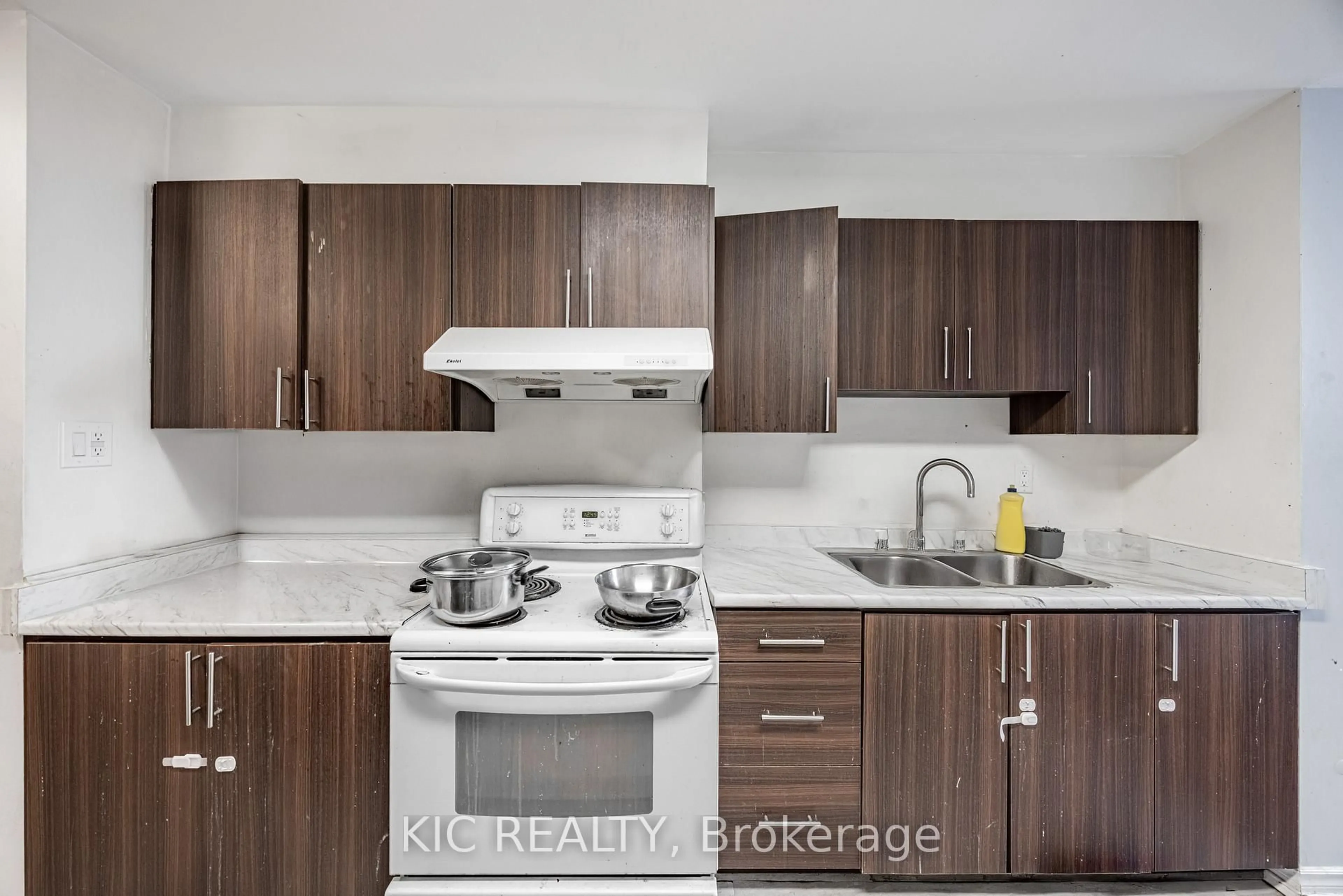 Standard kitchen, unknown for 2645 KIPLING Ave #403, Toronto Ontario M9V 3S6