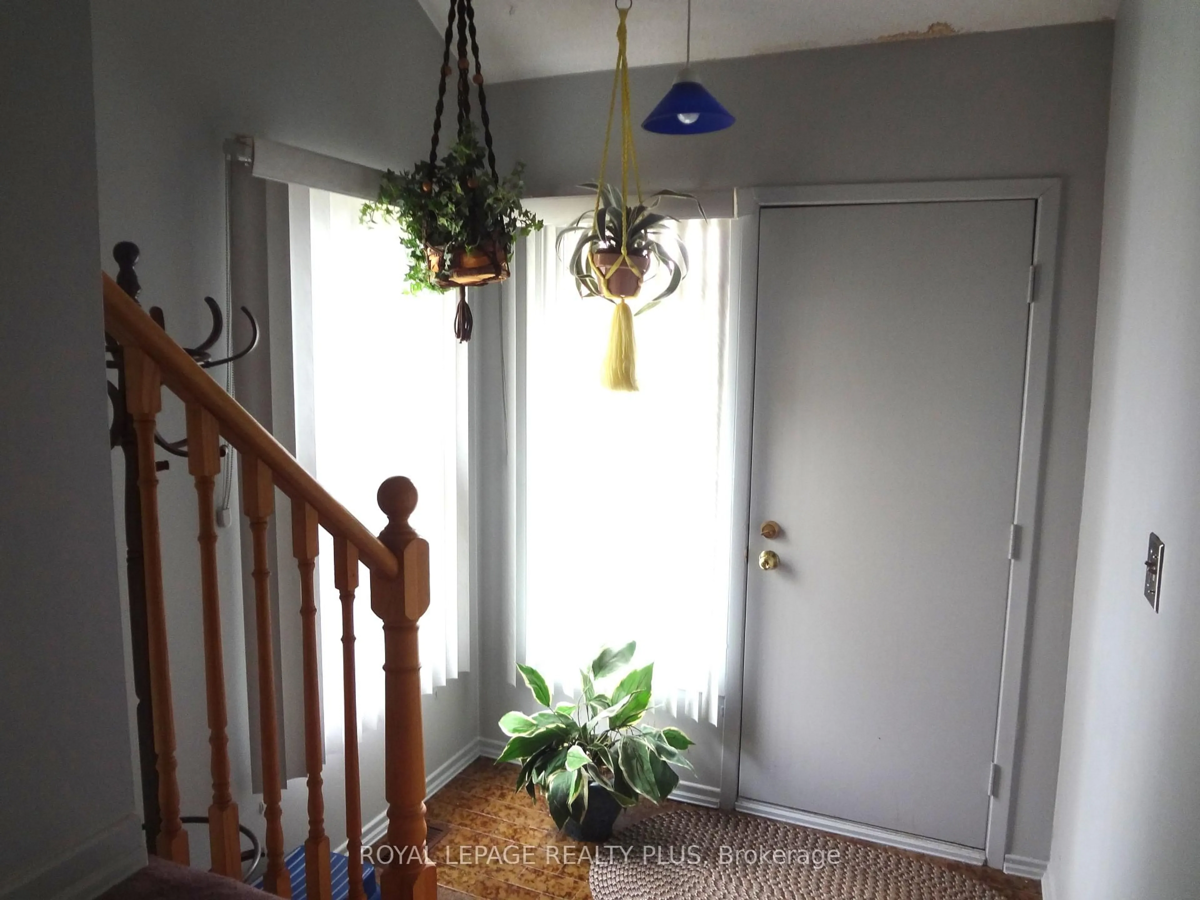 Indoor entryway for 4170 Treetop Cres, Mississauga Ontario L5L 2L9