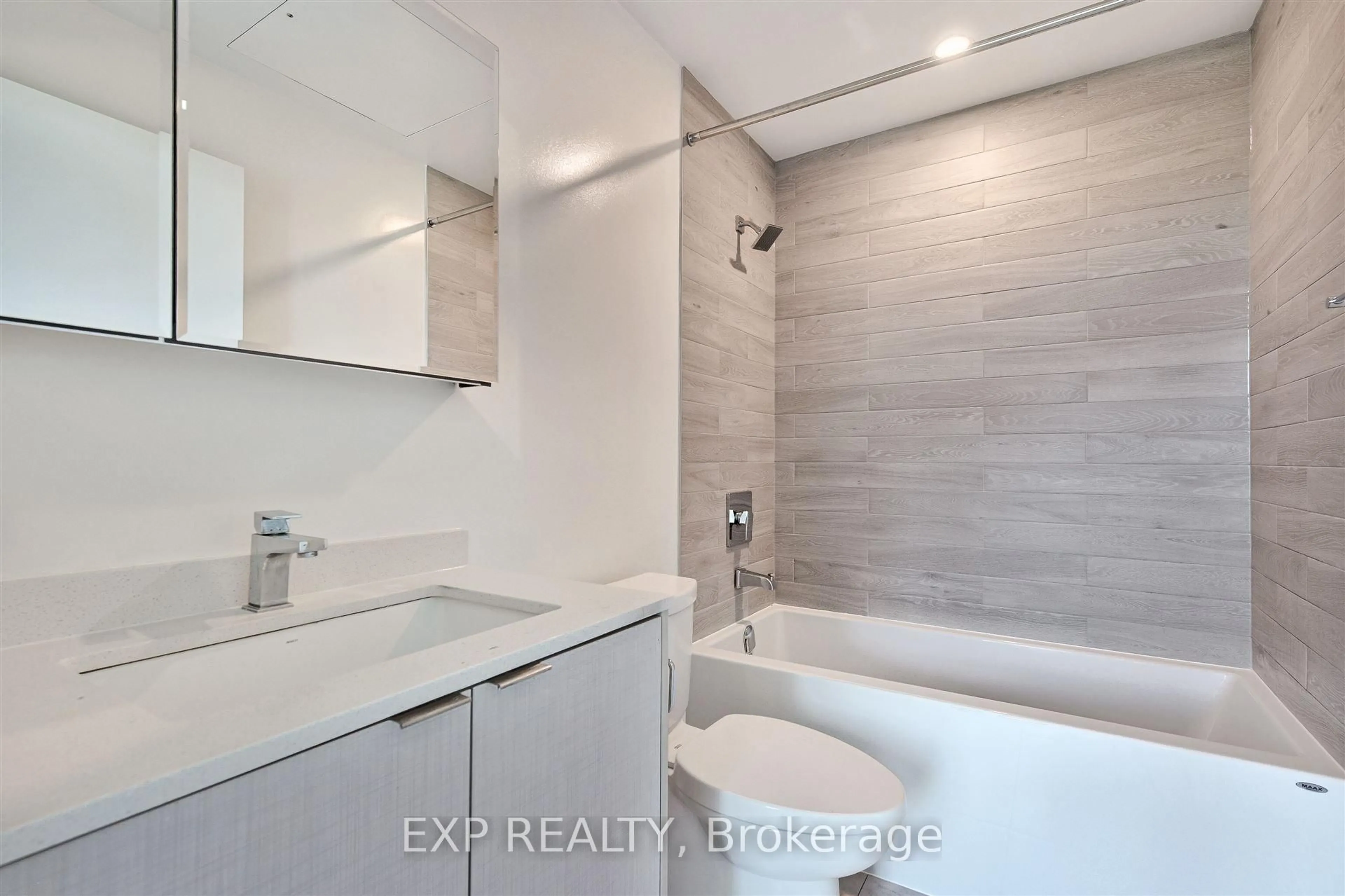 Standard bathroom, ceramic/tile floor for 1926 Lakeshore Blvd #2216, Toronto Ontario M6S 1A1
