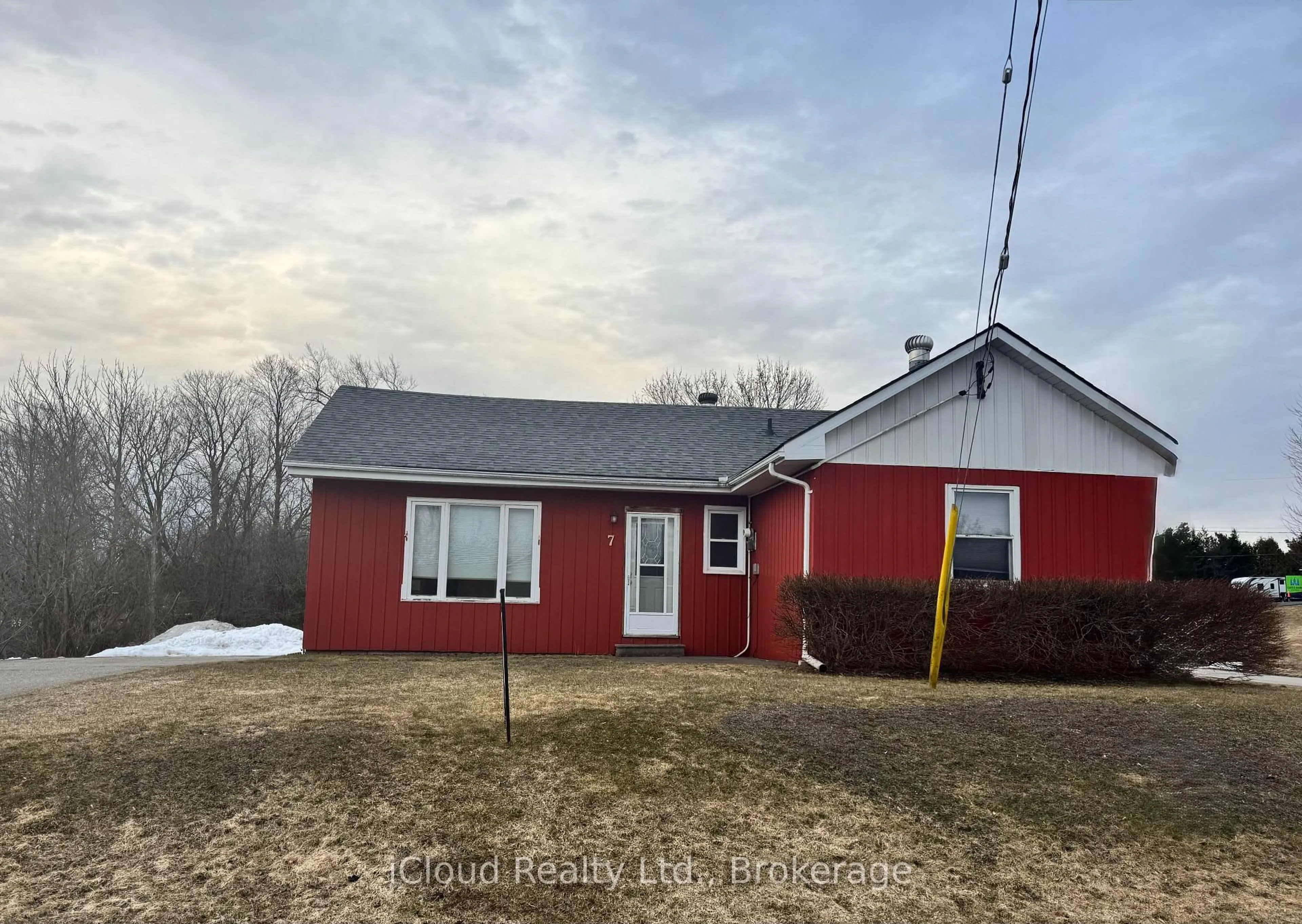 A pic from outside/outdoor area/front of a property/back of a property/a pic from drone, street for 7 King St, Caledon Ontario L7K 0C5