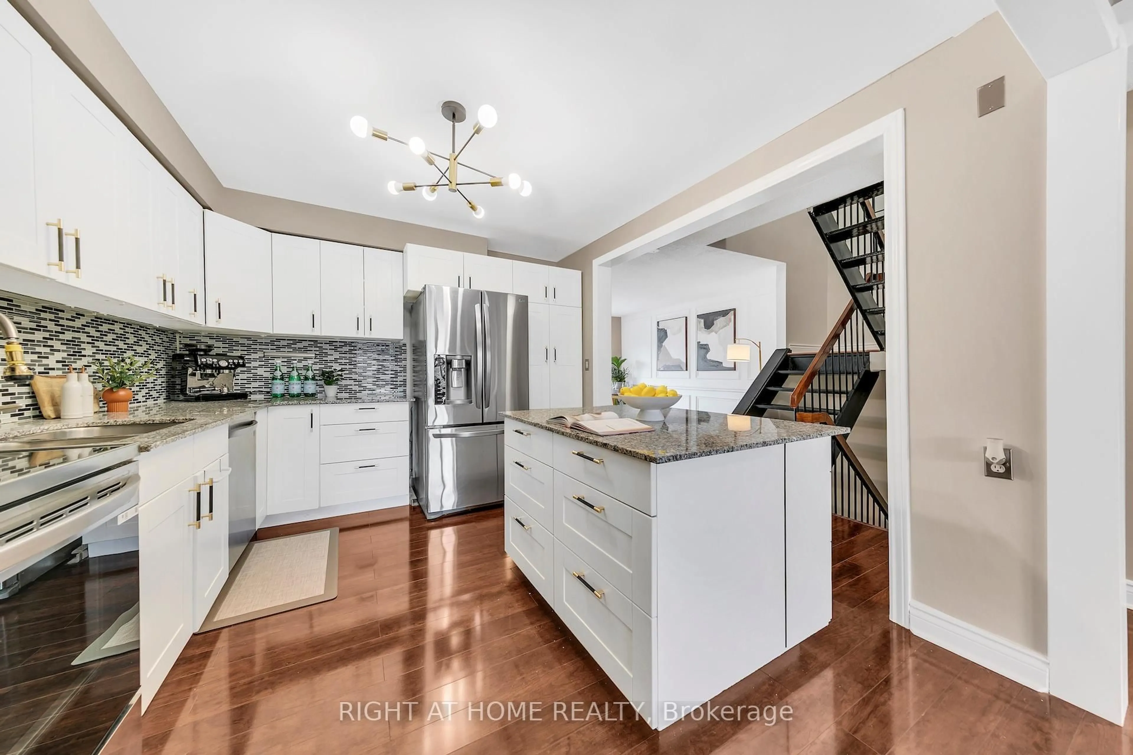 Open concept kitchen, ceramic/tile floor for 1580 Lancaster Dr #17, Oakville Ontario L6H 2Z5