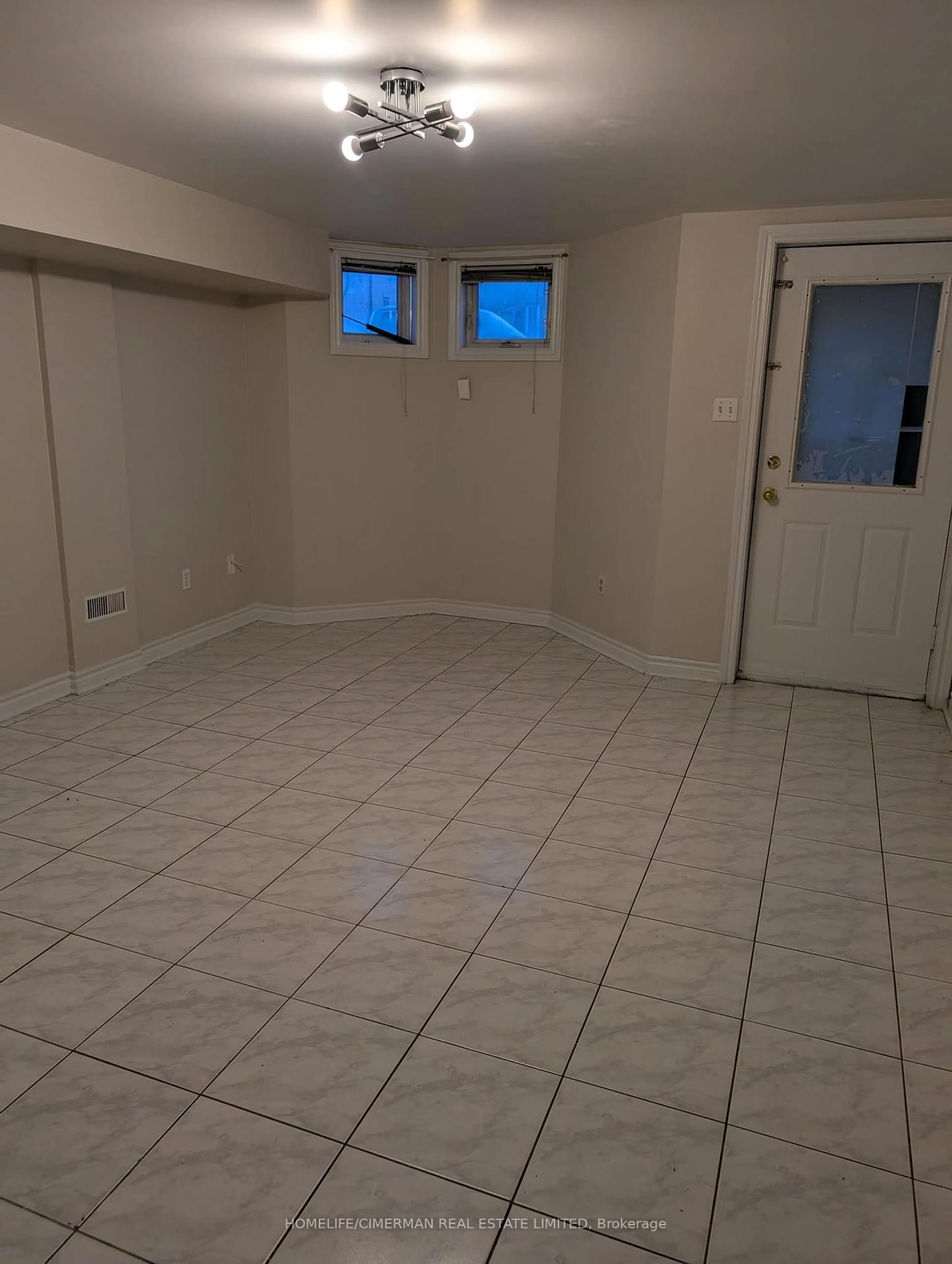 A pic of a room for 1585 Weston Rd, Toronto Ontario M9N 1T4