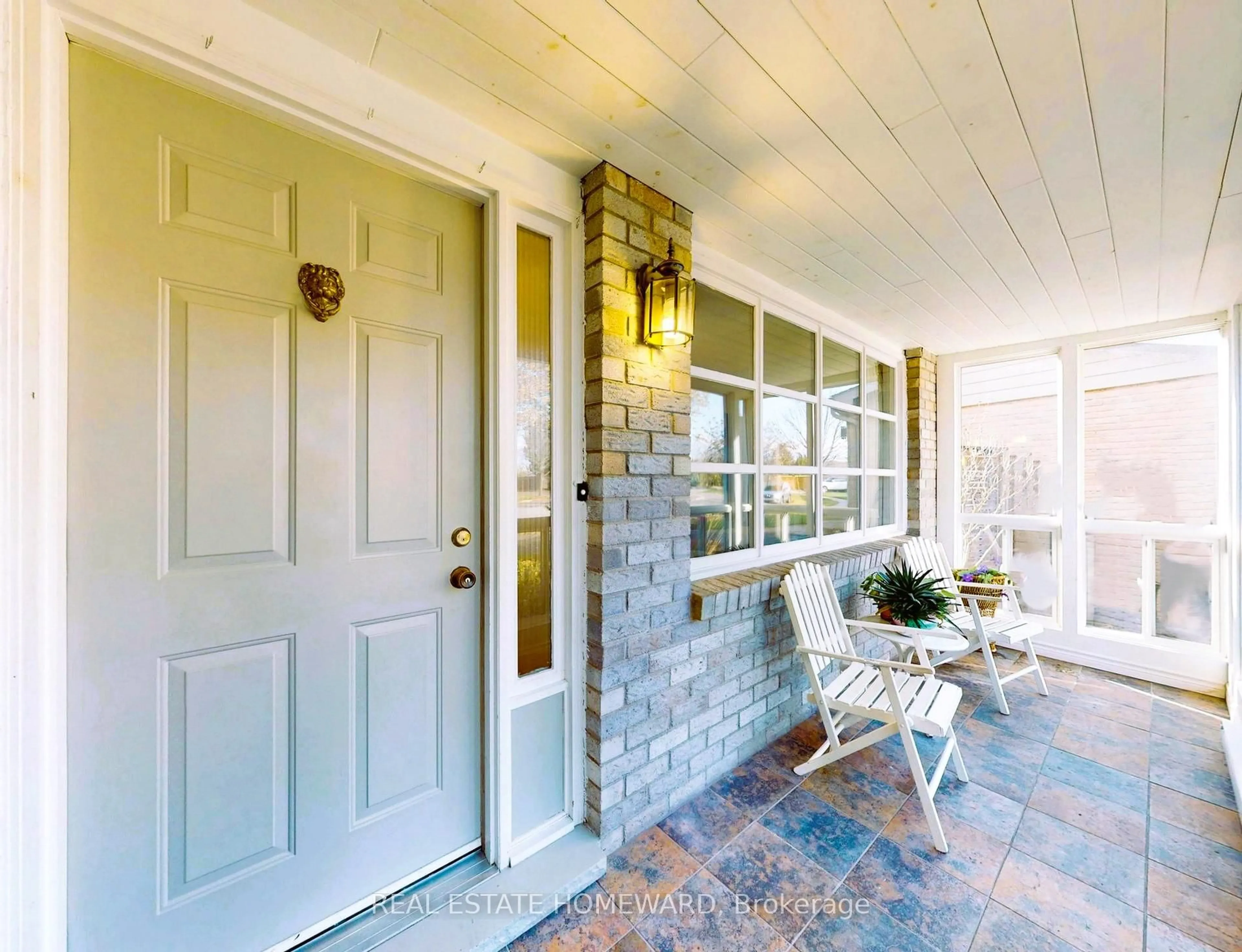 Indoor entryway for 3058 Viewmount Rd, Oakville Ontario L6L 5M7