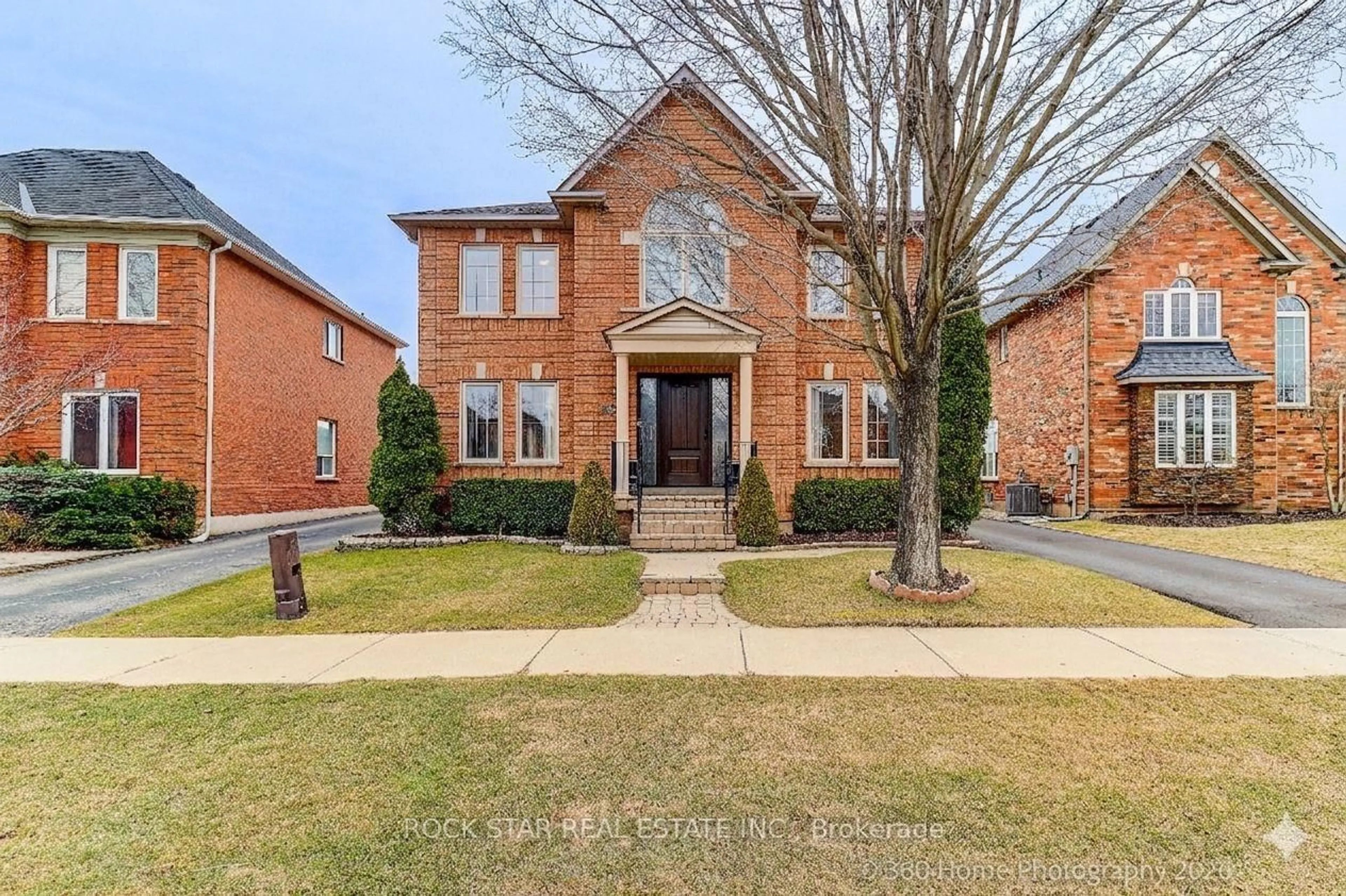 Home with brick exterior material, street for 2444 Towne Blvd, Oakville Ontario L6H 5X6