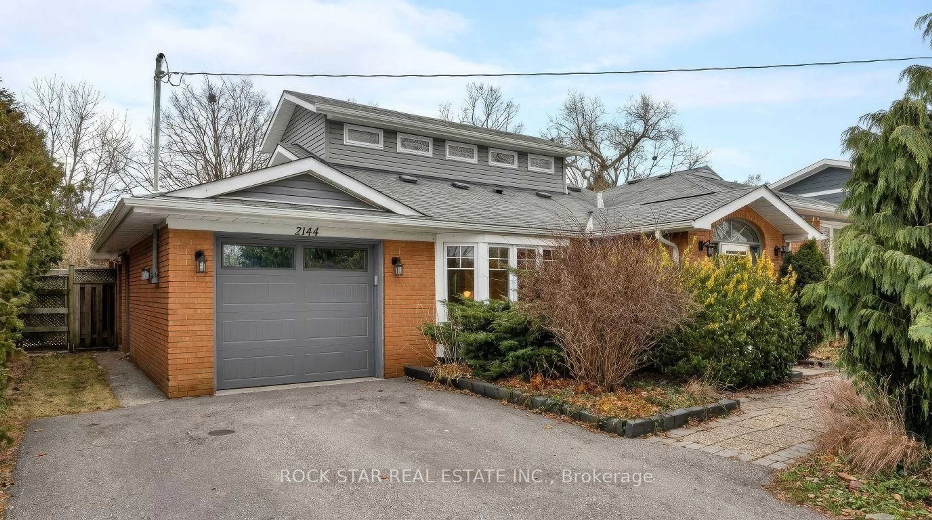 Home with brick exterior material, street for 2144 Shelley Rd, Oakville Ontario L6L 2K2