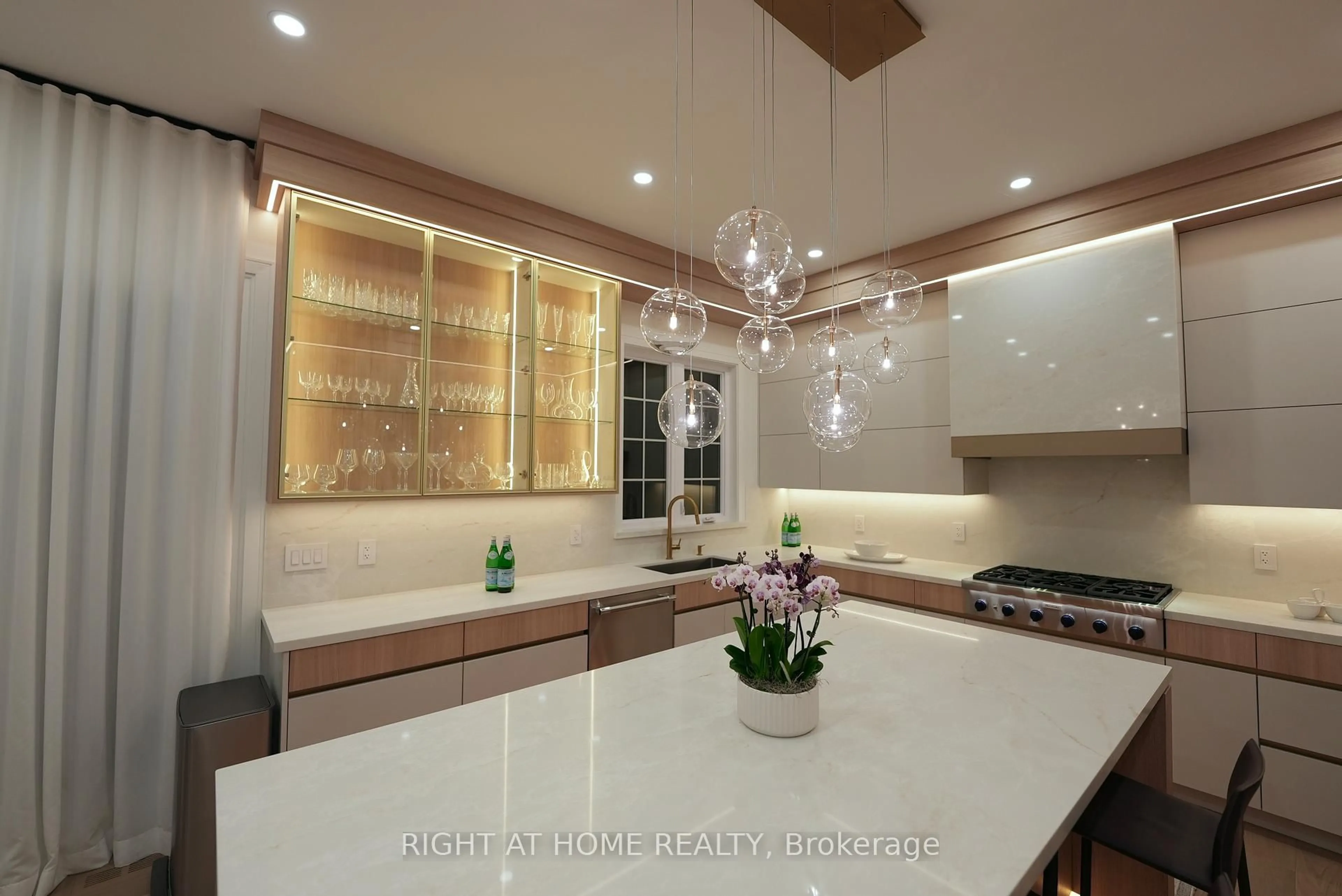 Contemporary kitchen, unknown for 33 Thorndale Ave, Toronto Ontario M8X 1W8