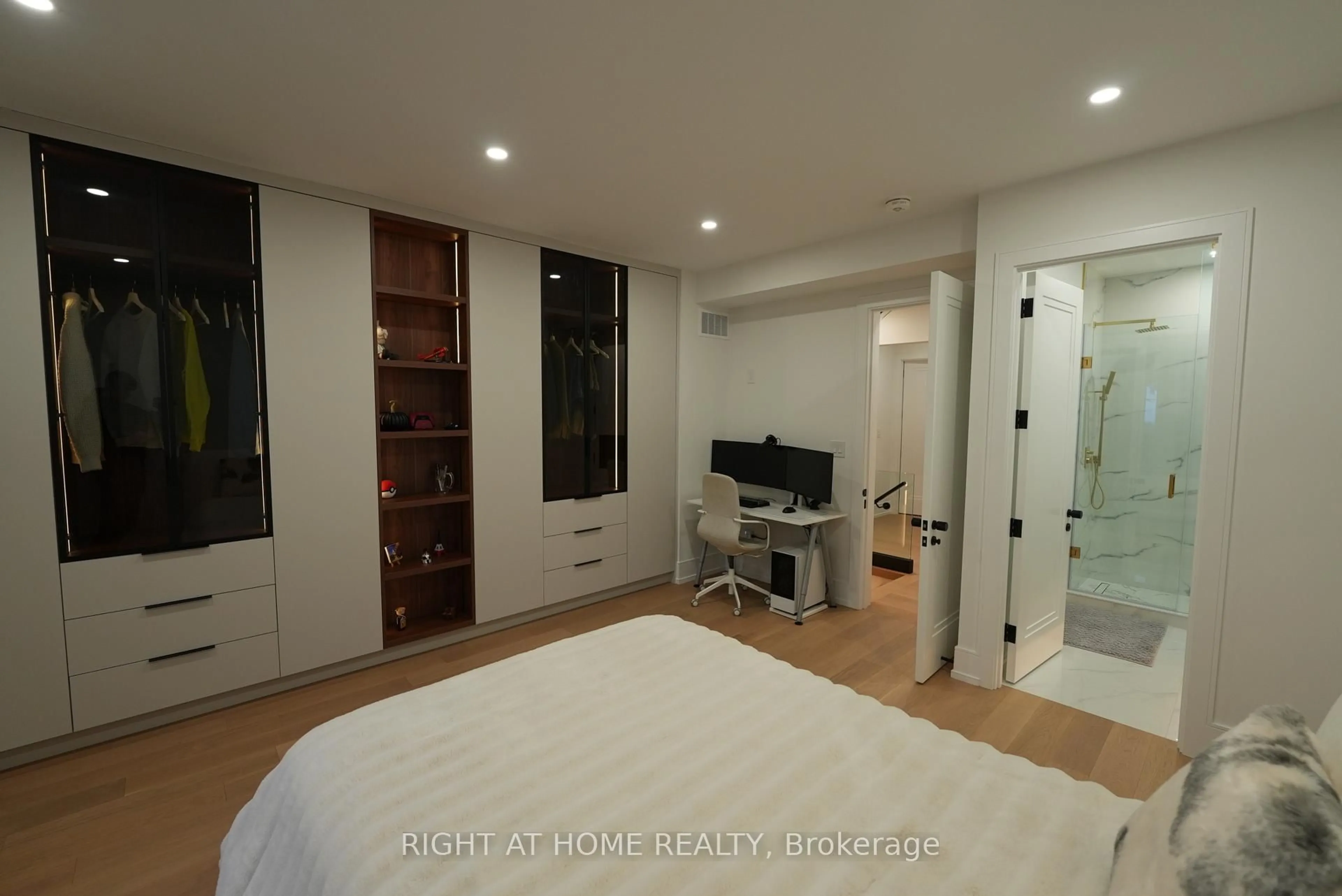 A pic of a room for 33 Thorndale Ave, Toronto Ontario M8X 1W8