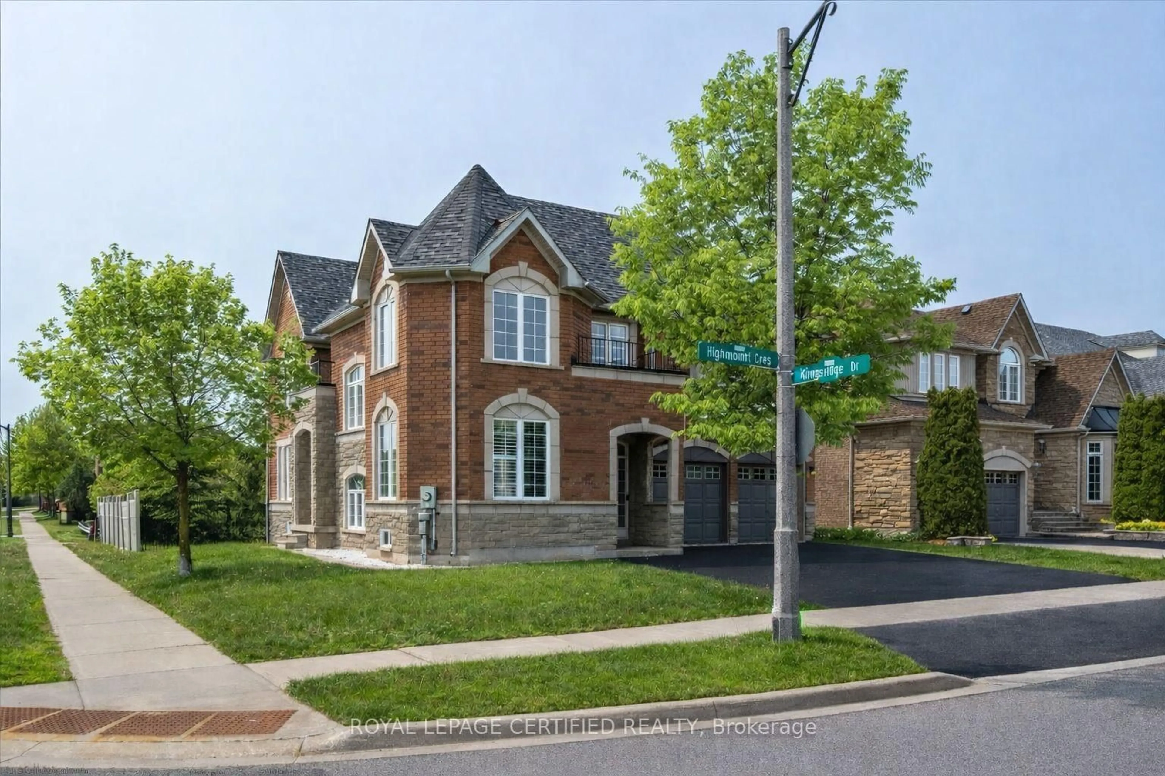 Home with brick exterior material, street for 2523 Highmount Cres, Oakville Ontario L6M 4Z1