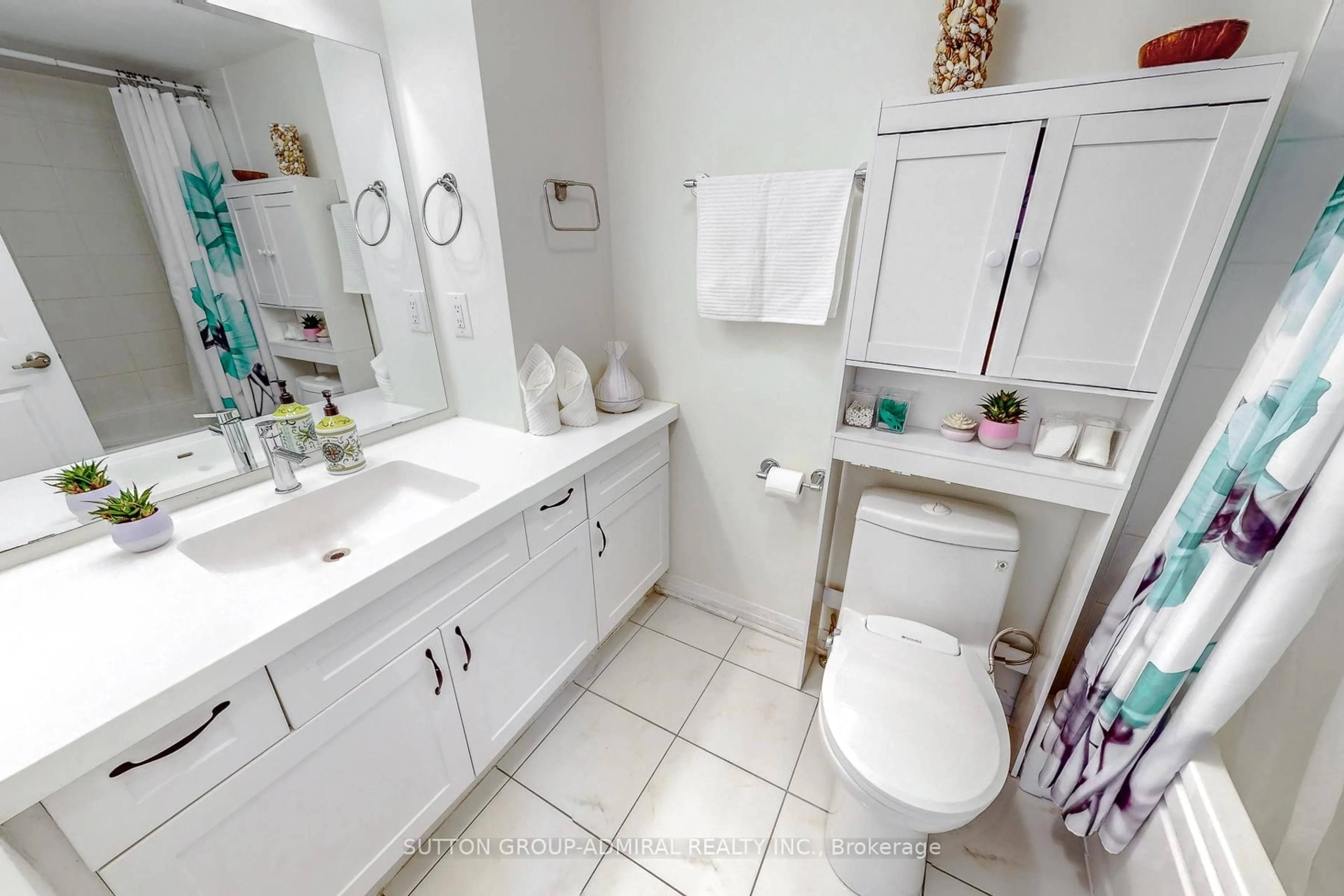 Standard bathroom, ceramic/tile floor for 181 William Duncan Rd #7, Toronto Ontario M3K 0B7