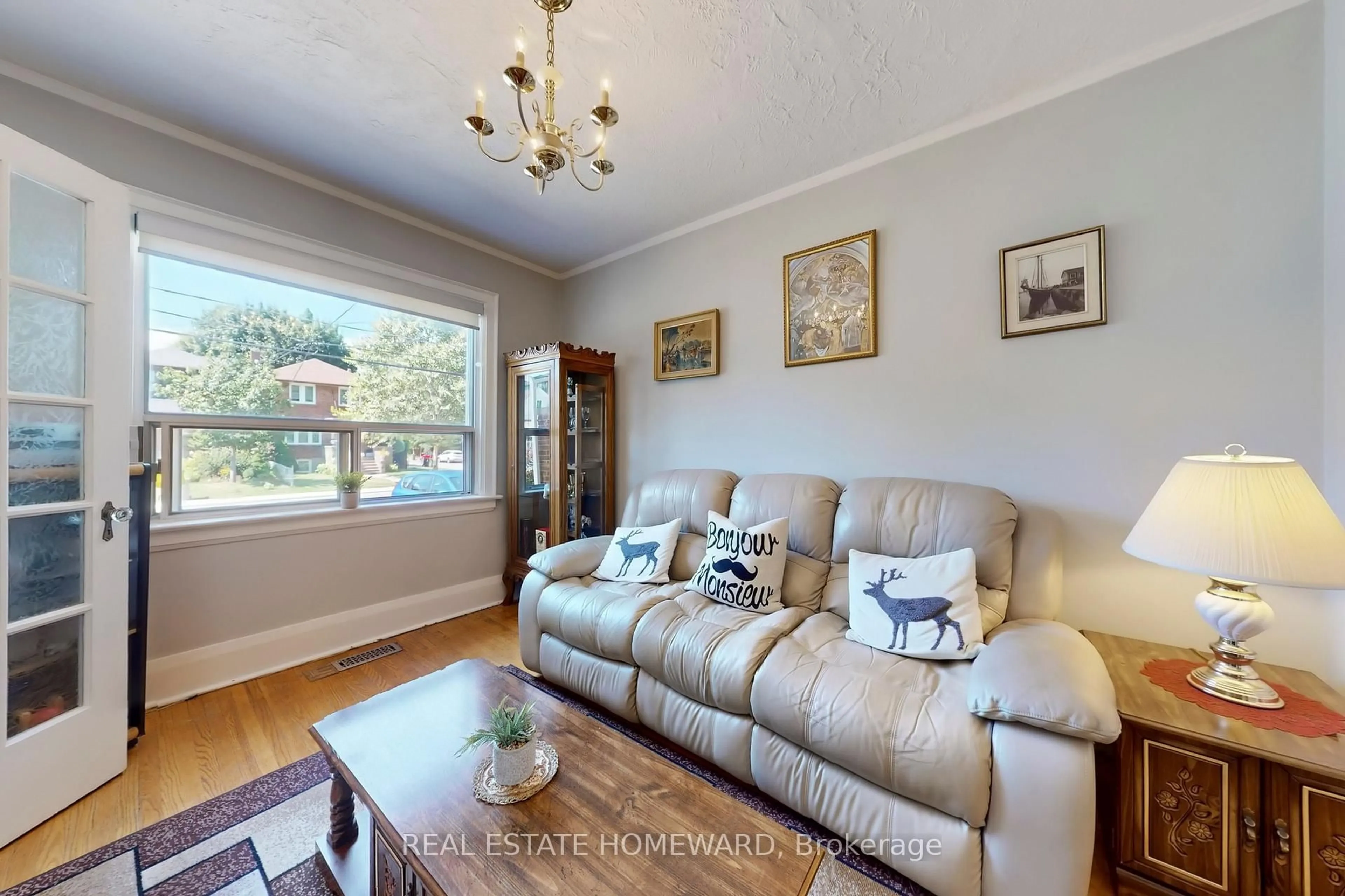 Living room with furniture, unknown for 87 Guestville Ave, Toronto Ontario M6N 4N5