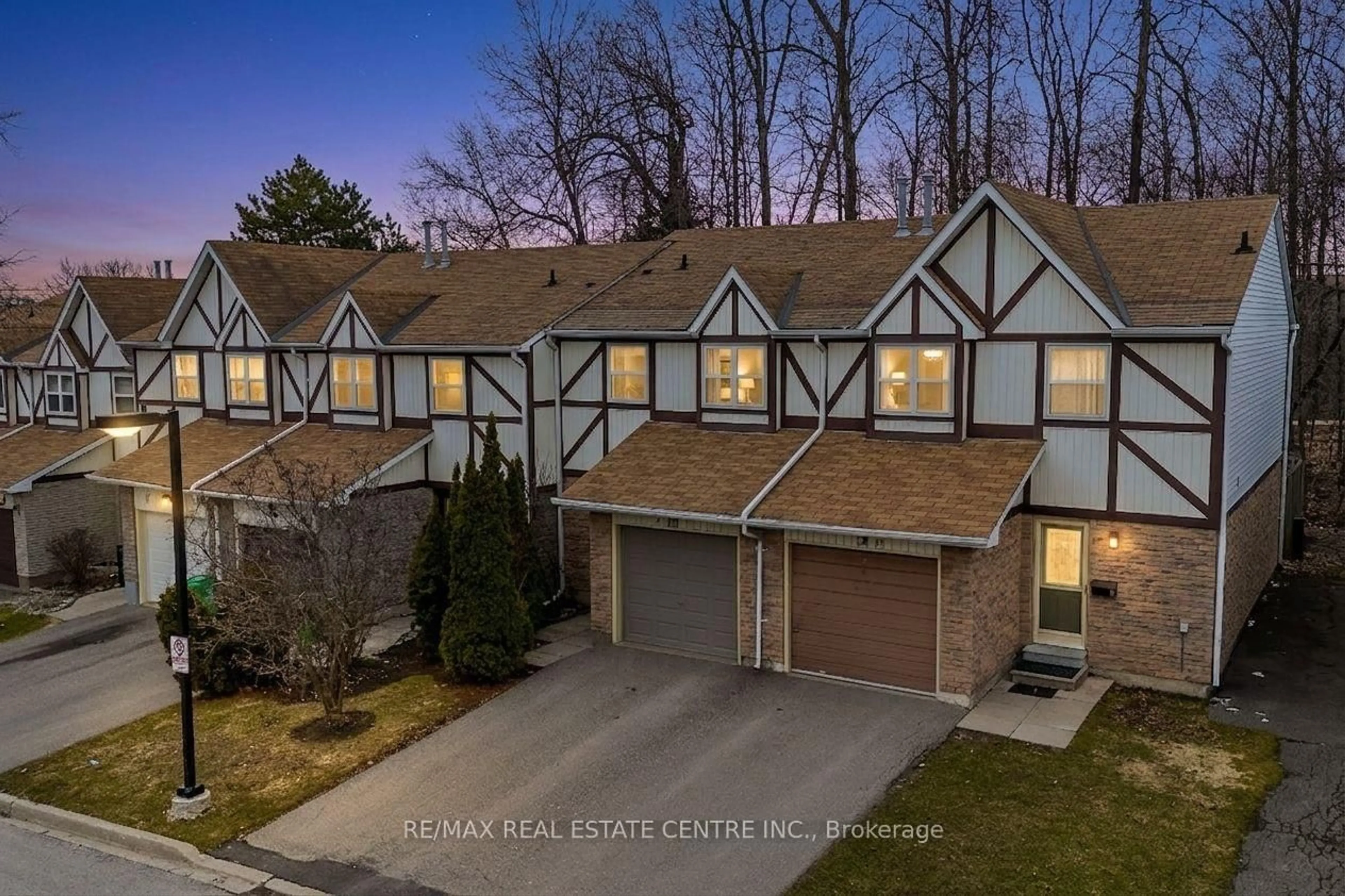 A pic from outside/outdoor area/front of a property/back of a property/a pic from drone, unknown for 7 Morley Cres, Brampton Ontario L6S 3K8