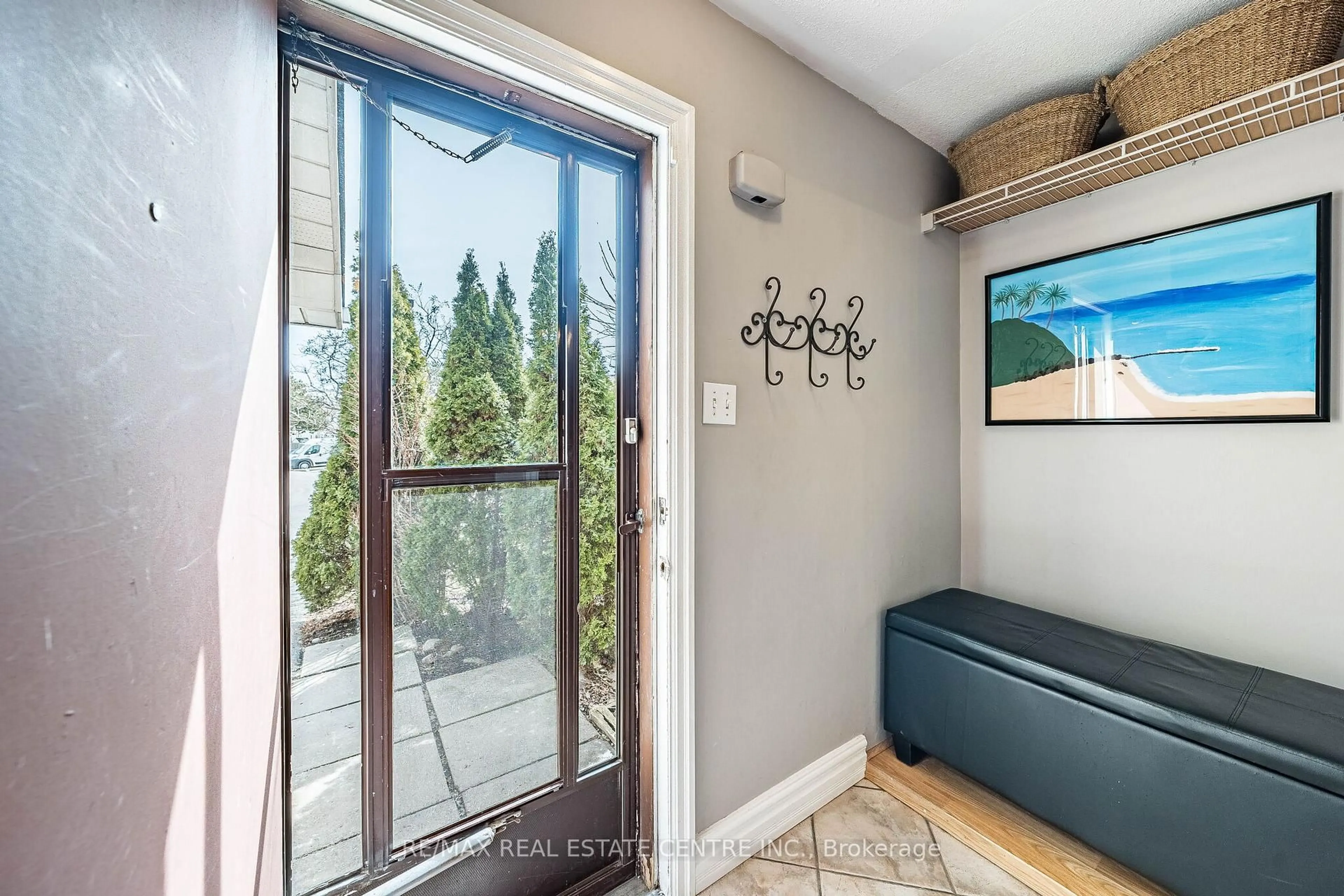 Indoor entryway for 7 Morley Cres, Brampton Ontario L6S 3K8