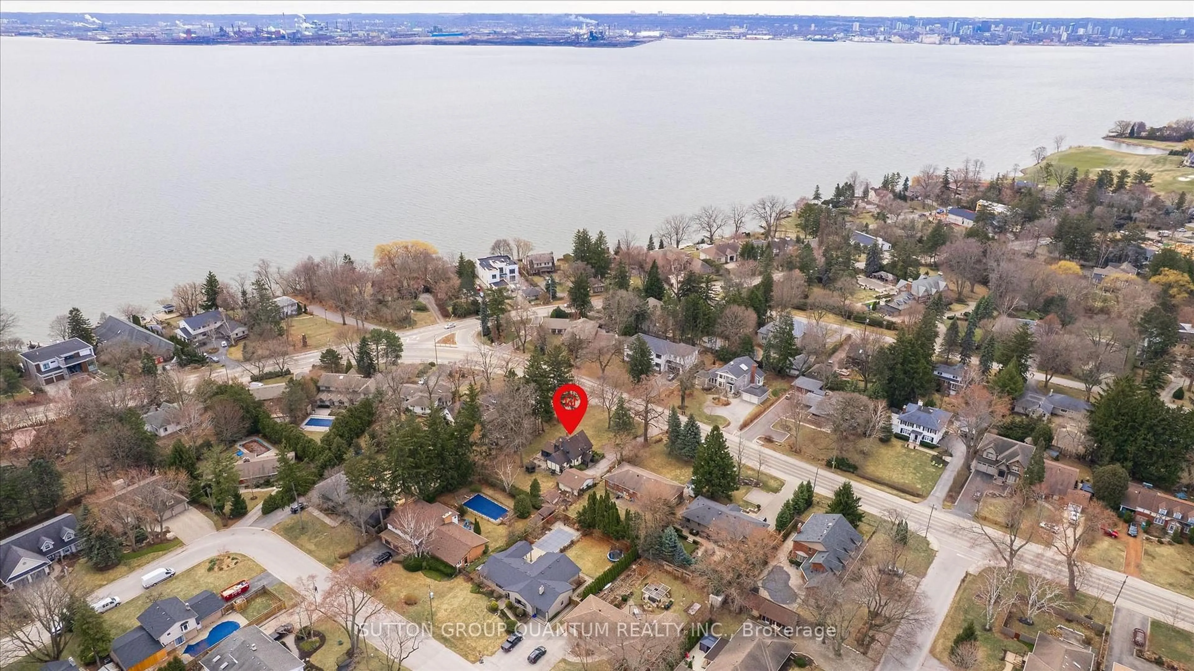 A pic from outside/outdoor area/front of a property/back of a property/a pic from drone, water/lake/river/ocean view for 623 King Rd, Burlington Ontario L7T 3K3