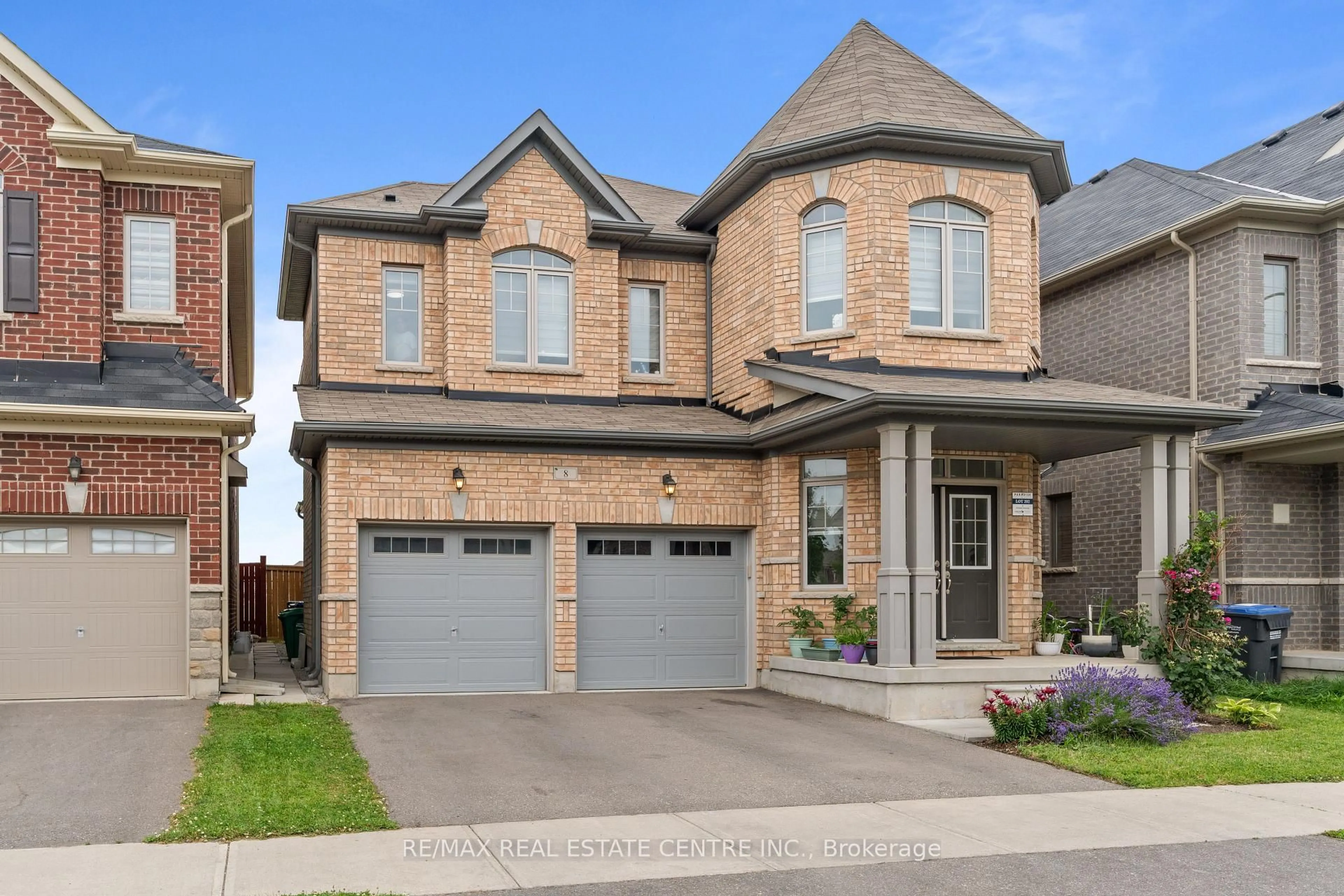 Home with brick exterior material, street for 8 Oconnor Cres, Brampton Ontario L7A 5A6