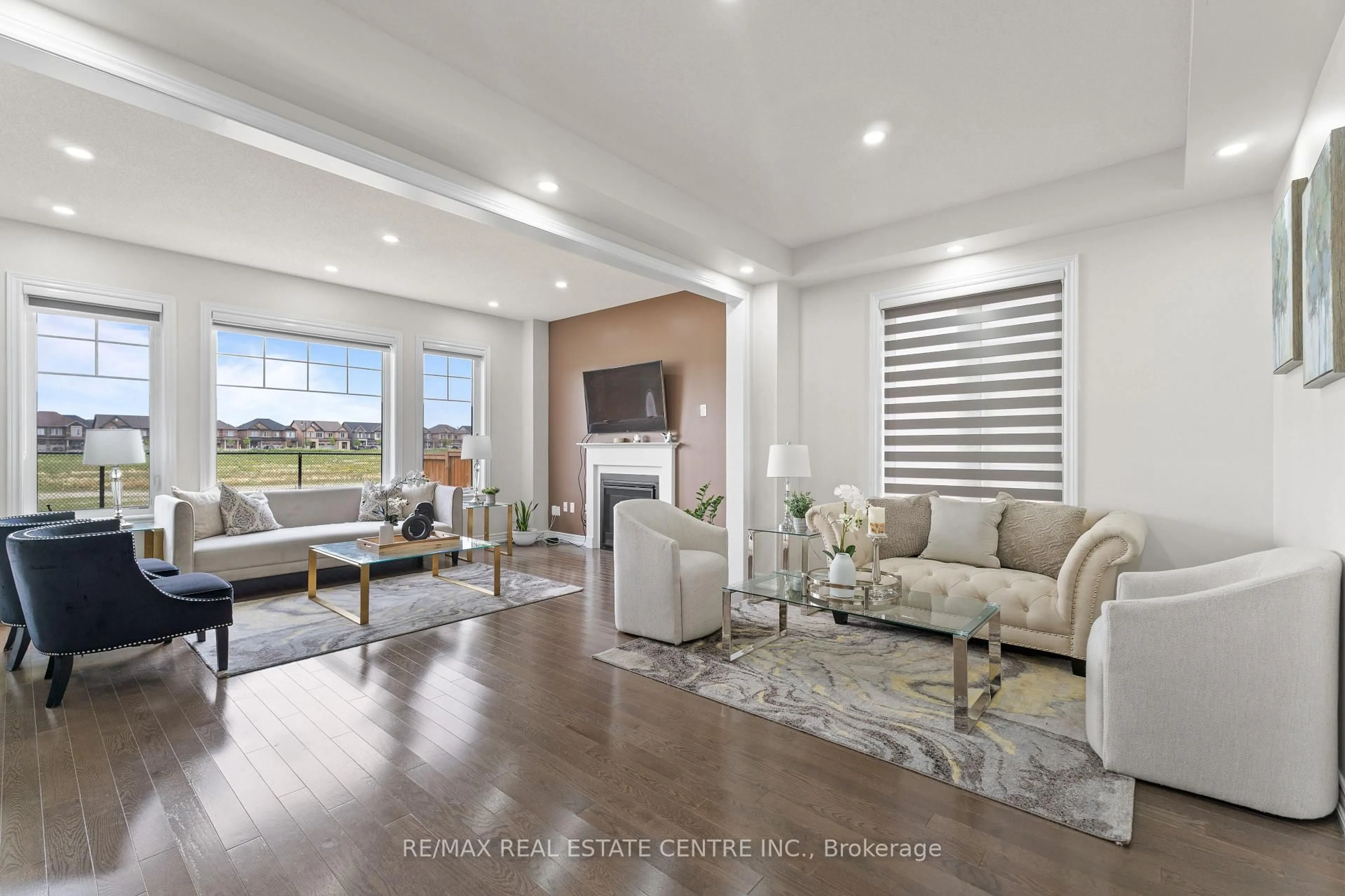 Living room with furniture, unknown for 8 Oconnor Cres, Brampton Ontario L7A 5A6