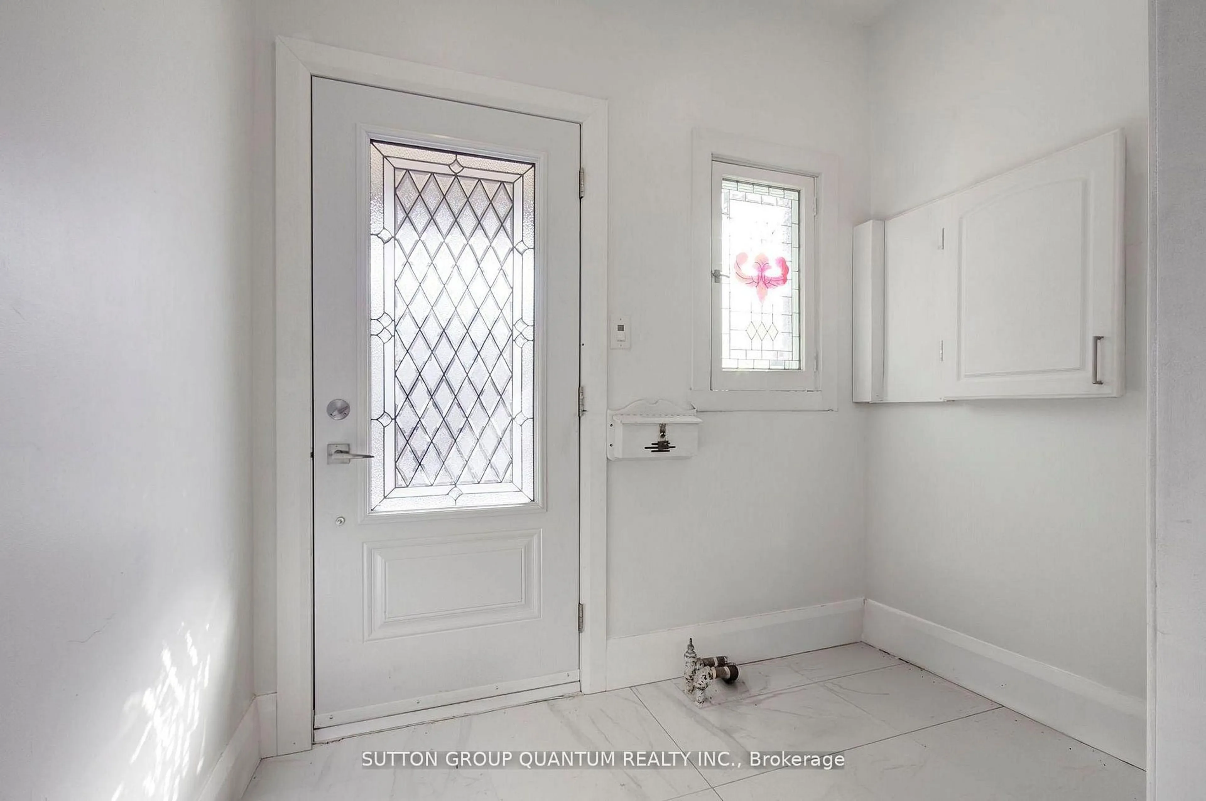 Indoor entryway for 232 Pearson Ave, Toronto Ontario M6R 1G7