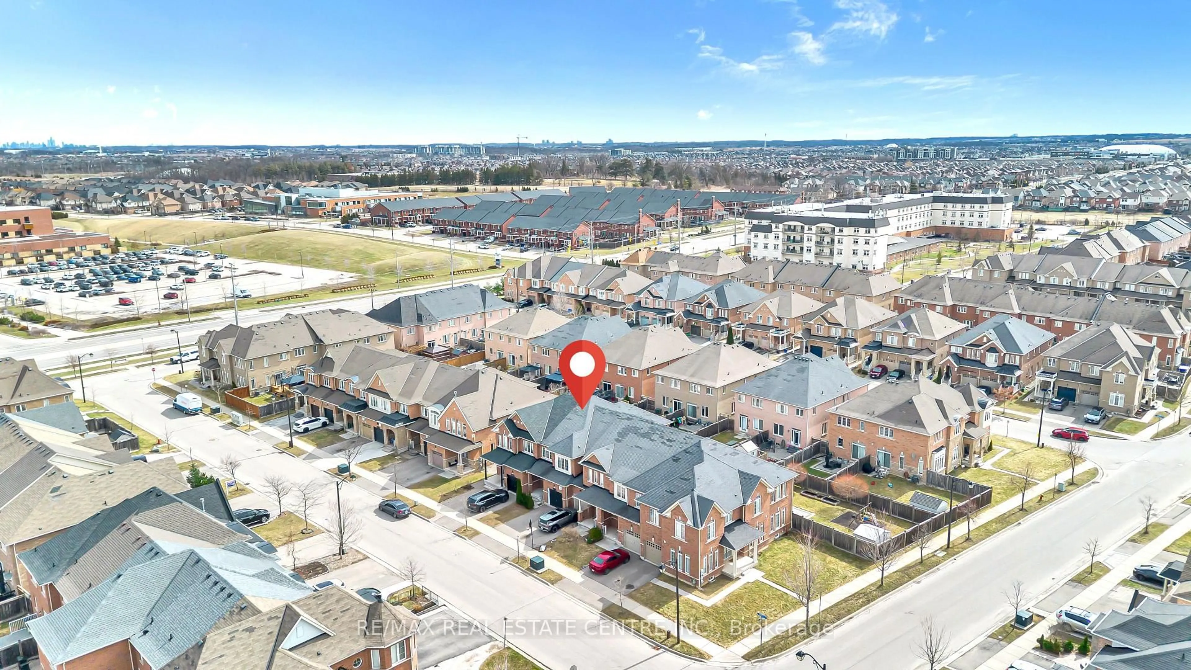 A pic from outside/outdoor area/front of a property/back of a property/a pic from drone, city buildings view from balcony for 8 Munch Pl, Milton Ontario L9T 8K6