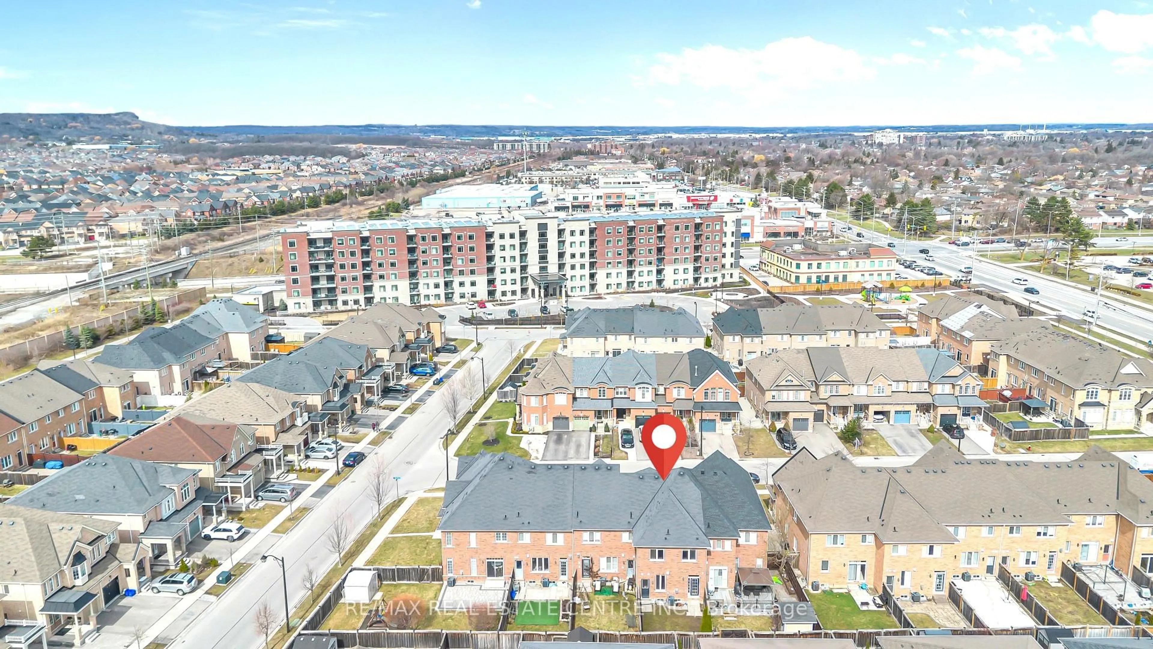 A pic from outside/outdoor area/front of a property/back of a property/a pic from drone, city buildings view from balcony for 8 Munch Pl, Milton Ontario L9T 8K6