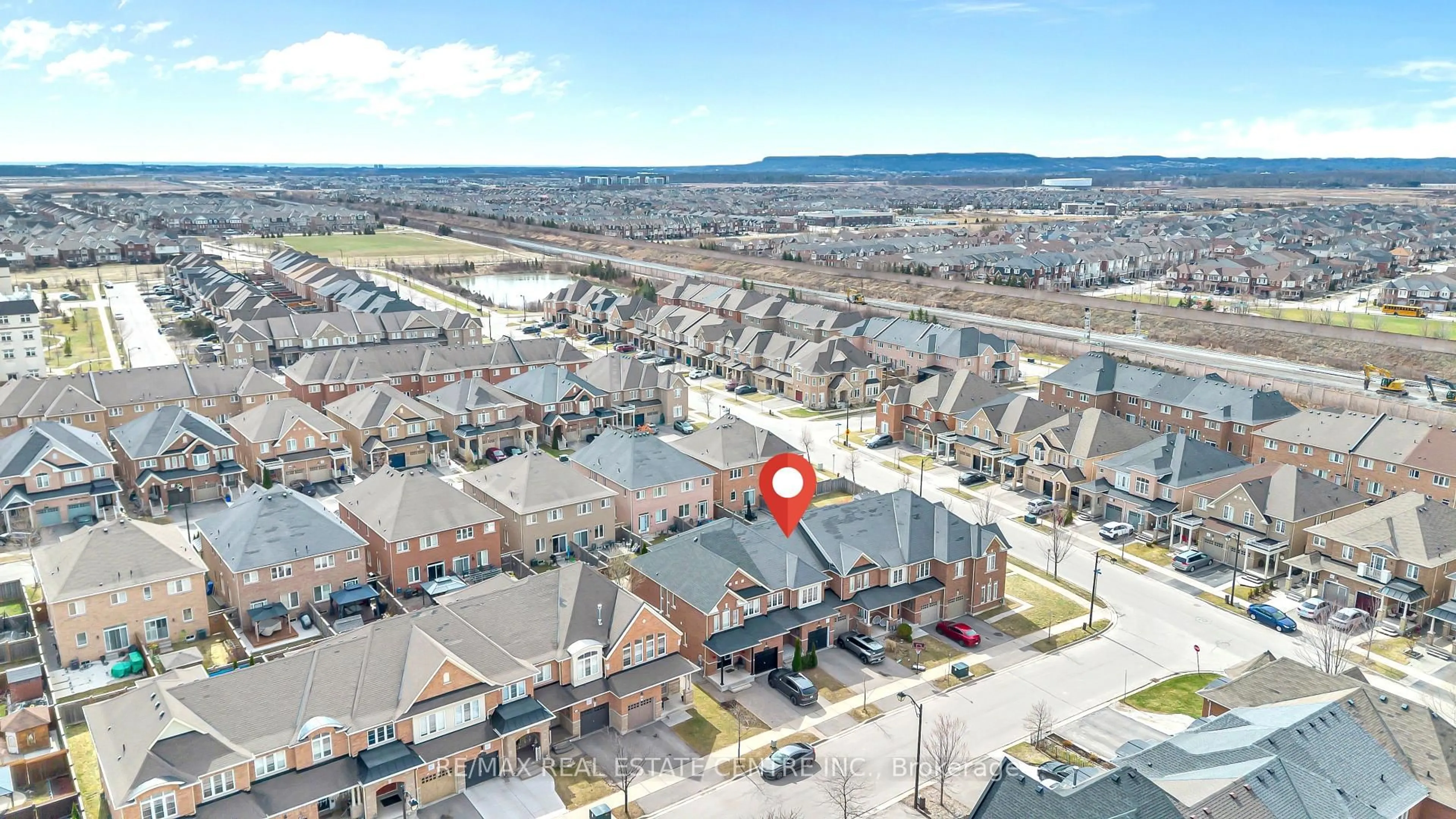 A pic from outside/outdoor area/front of a property/back of a property/a pic from drone, unknown for 8 Munch Pl, Milton Ontario L9T 8K6