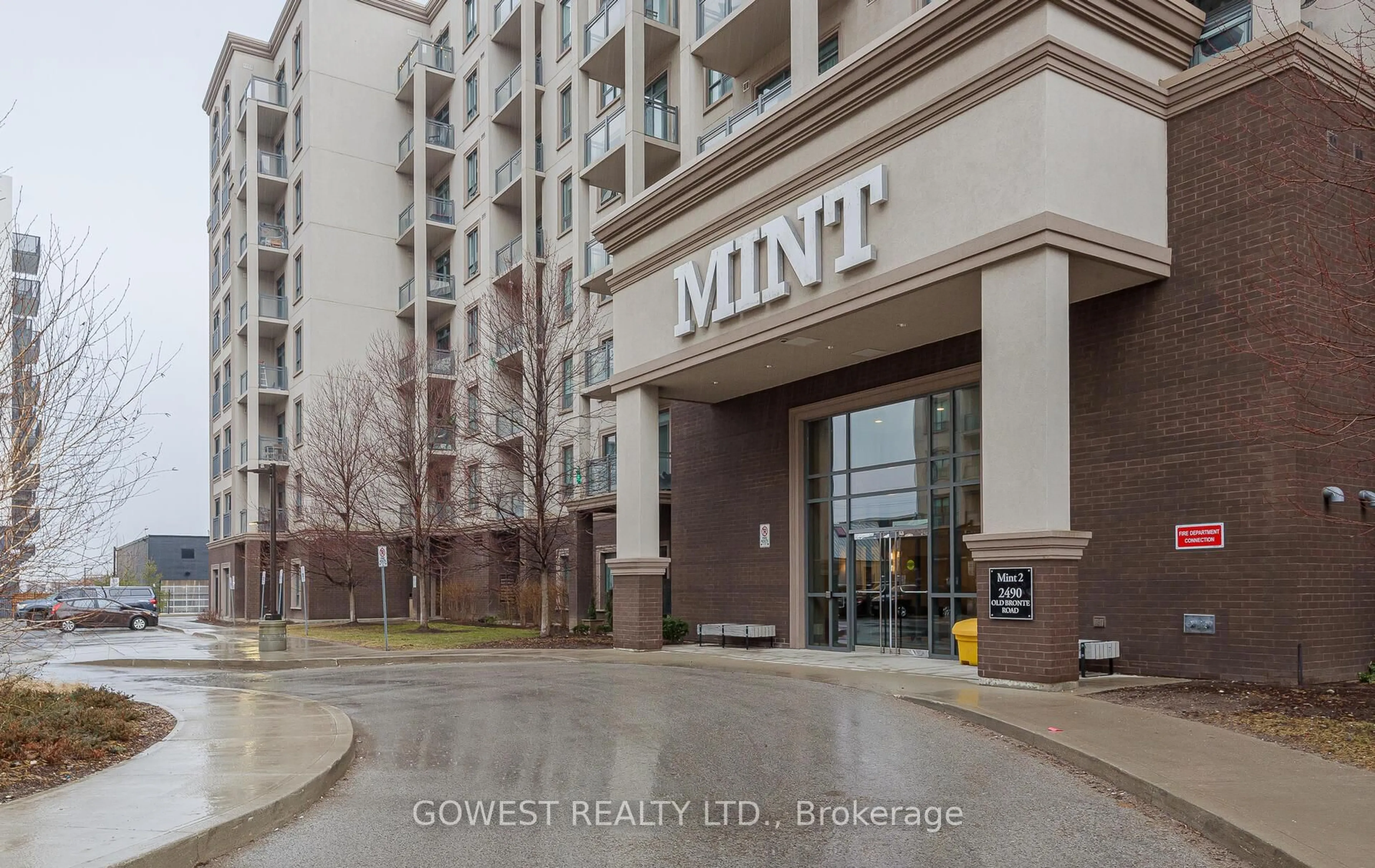 Indoor entryway for 2490 Old Bronte Rd #810, Oakville Ontario L6M 4J2