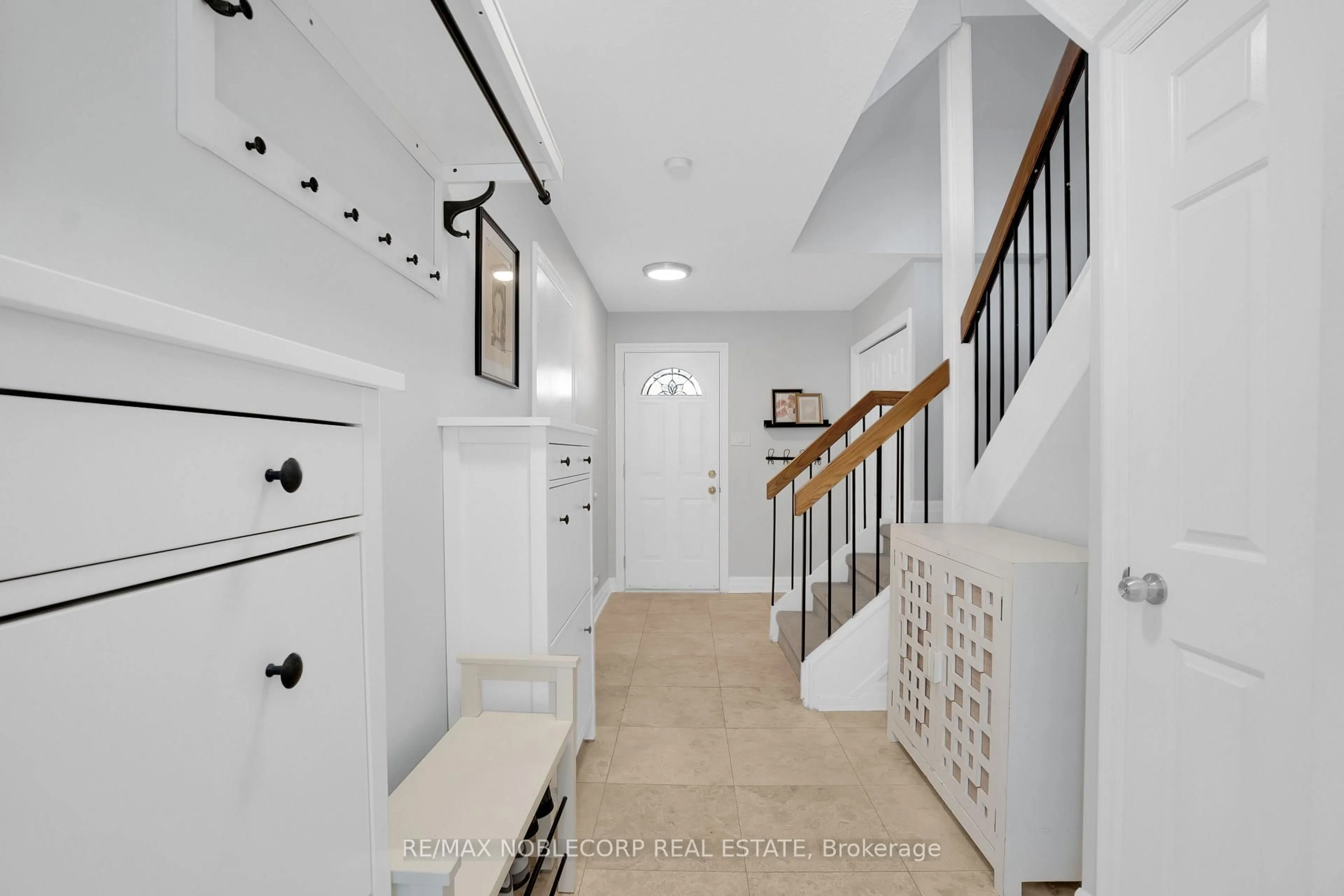 Indoor entryway for 1080 Walden Circ #52, Mississauga Ontario L5J 4J9