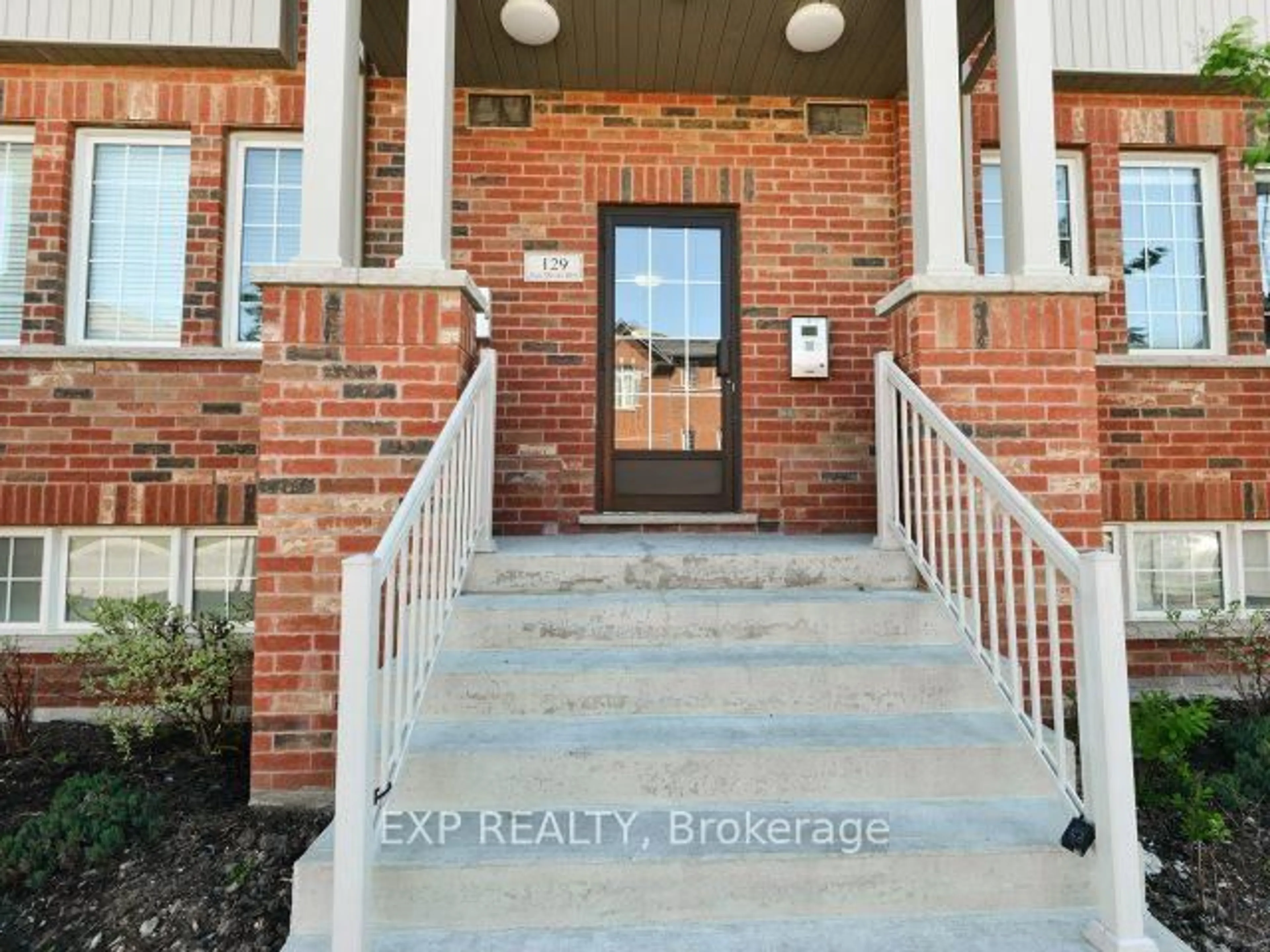 Indoor entryway for 129 Isaac Devins Blvd #7, Toronto Ontario M9M 0C4