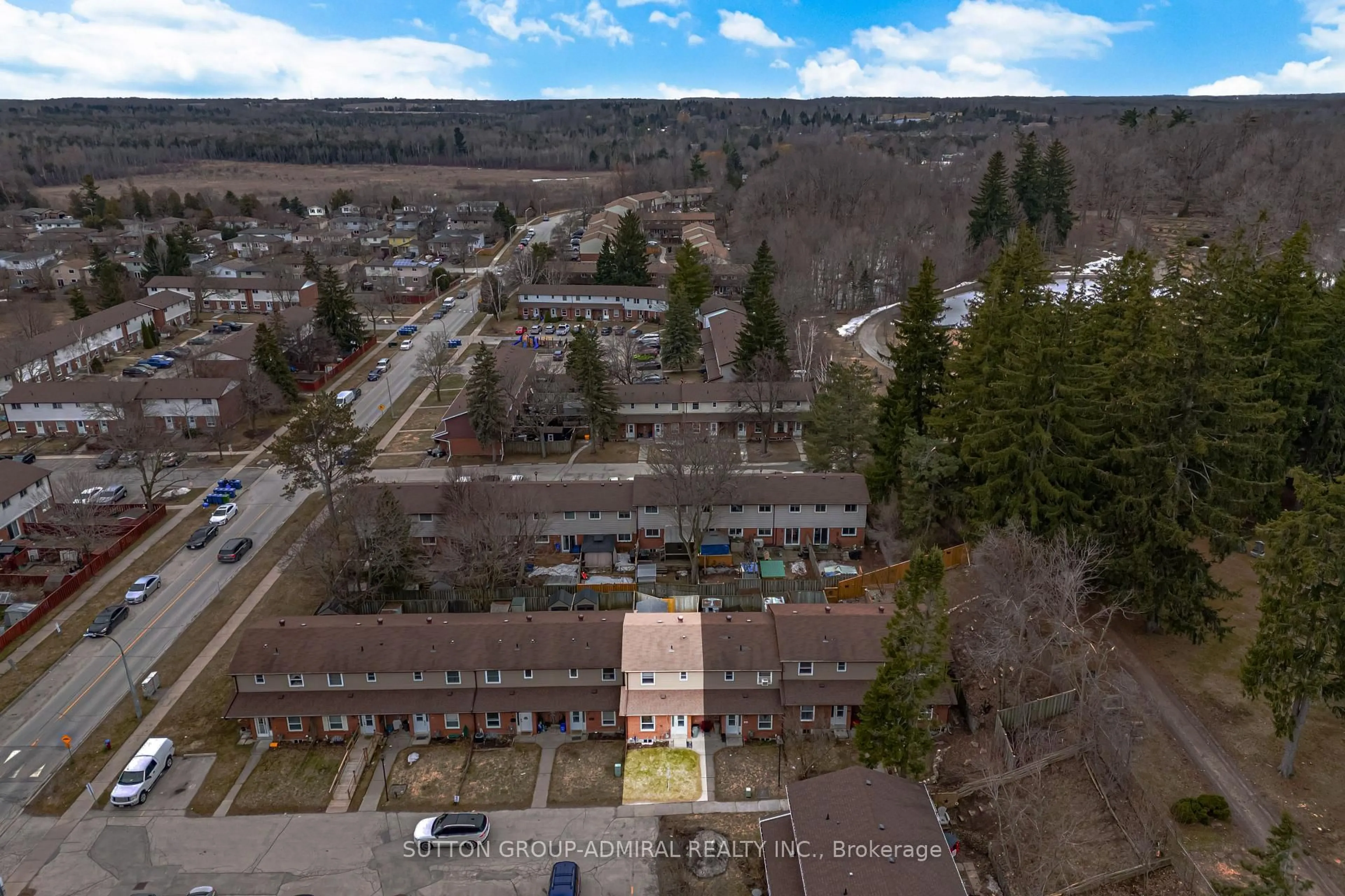 A pic from outside/outdoor area/front of a property/back of a property/a pic from drone, mountain view for 73 Kingham Rd #73, Halton Hills Ontario L7J 1S3