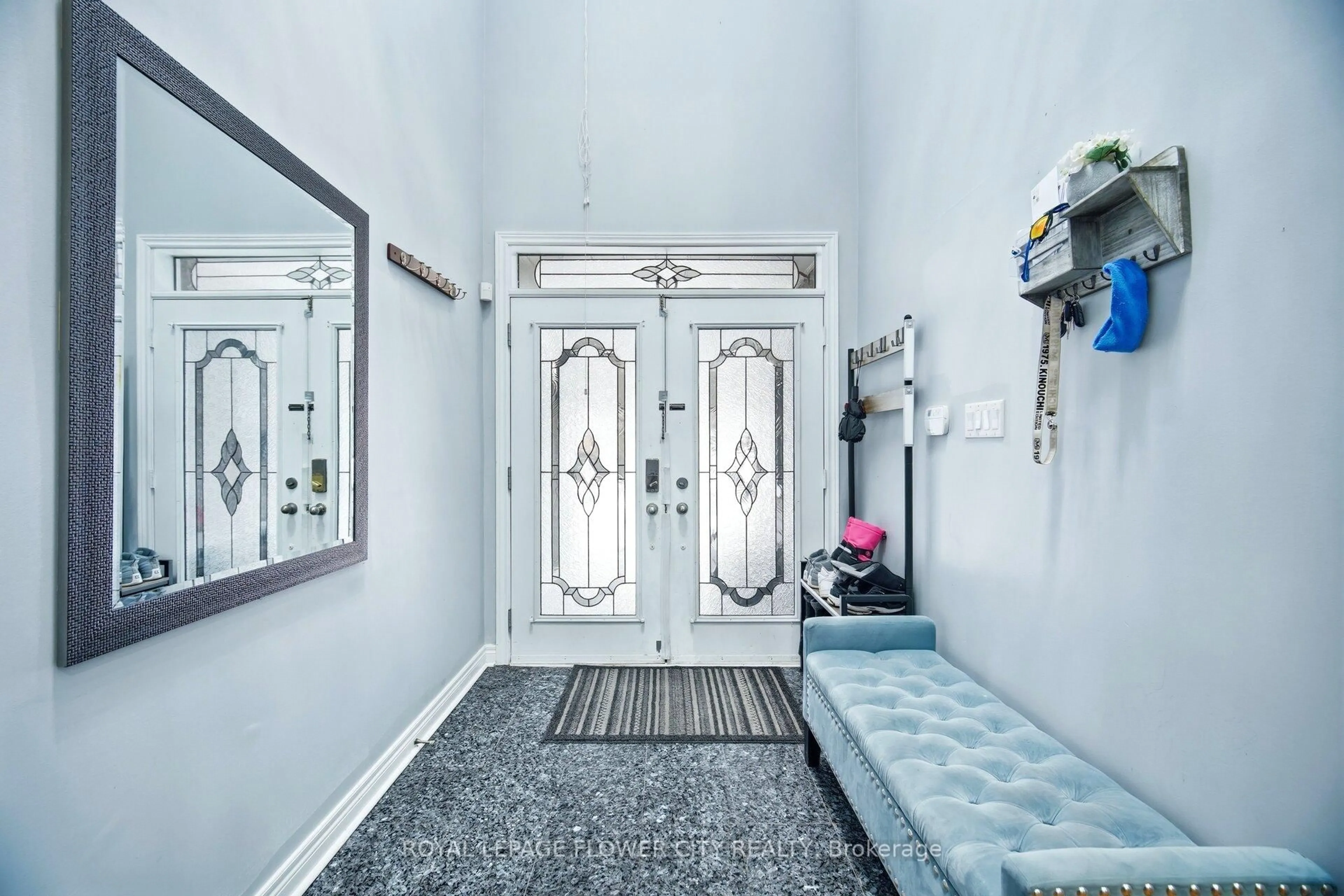 Indoor entryway for 67 Olde Town Rd, Brampton Ontario L6X 4T8