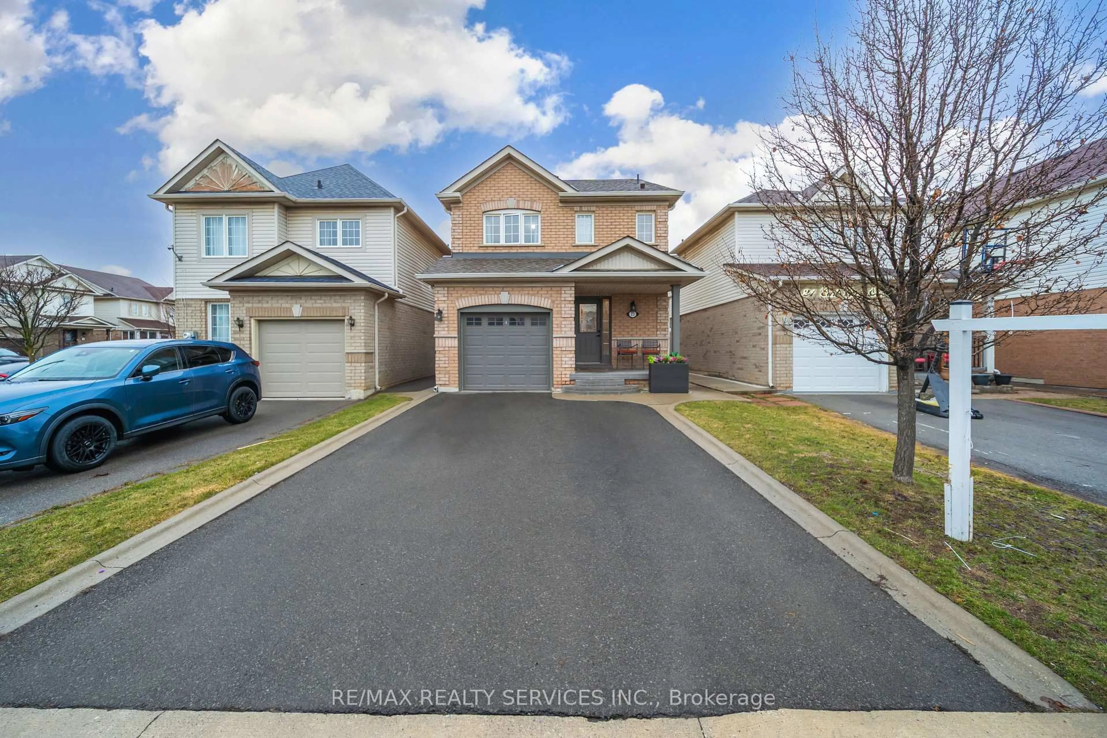 A pic from outside/outdoor area/front of a property/back of a property/a pic from drone, street for 23 Earl Grey Cres, Brampton Ontario L7A 2L3