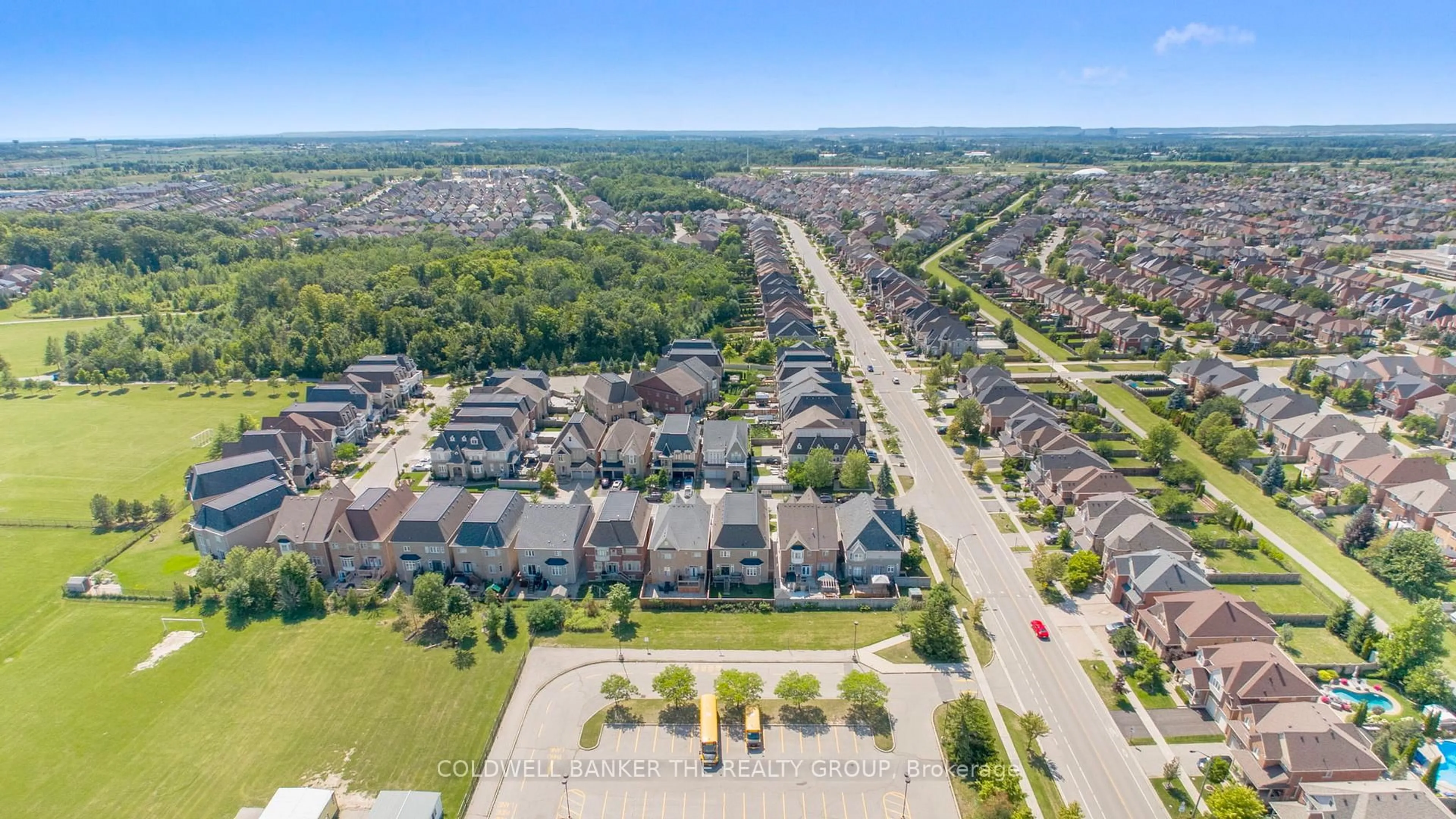 A pic from outside/outdoor area/front of a property/back of a property/a pic from drone, street for 5198 Adobe Crt, Mississauga Ontario L5M 8C3
