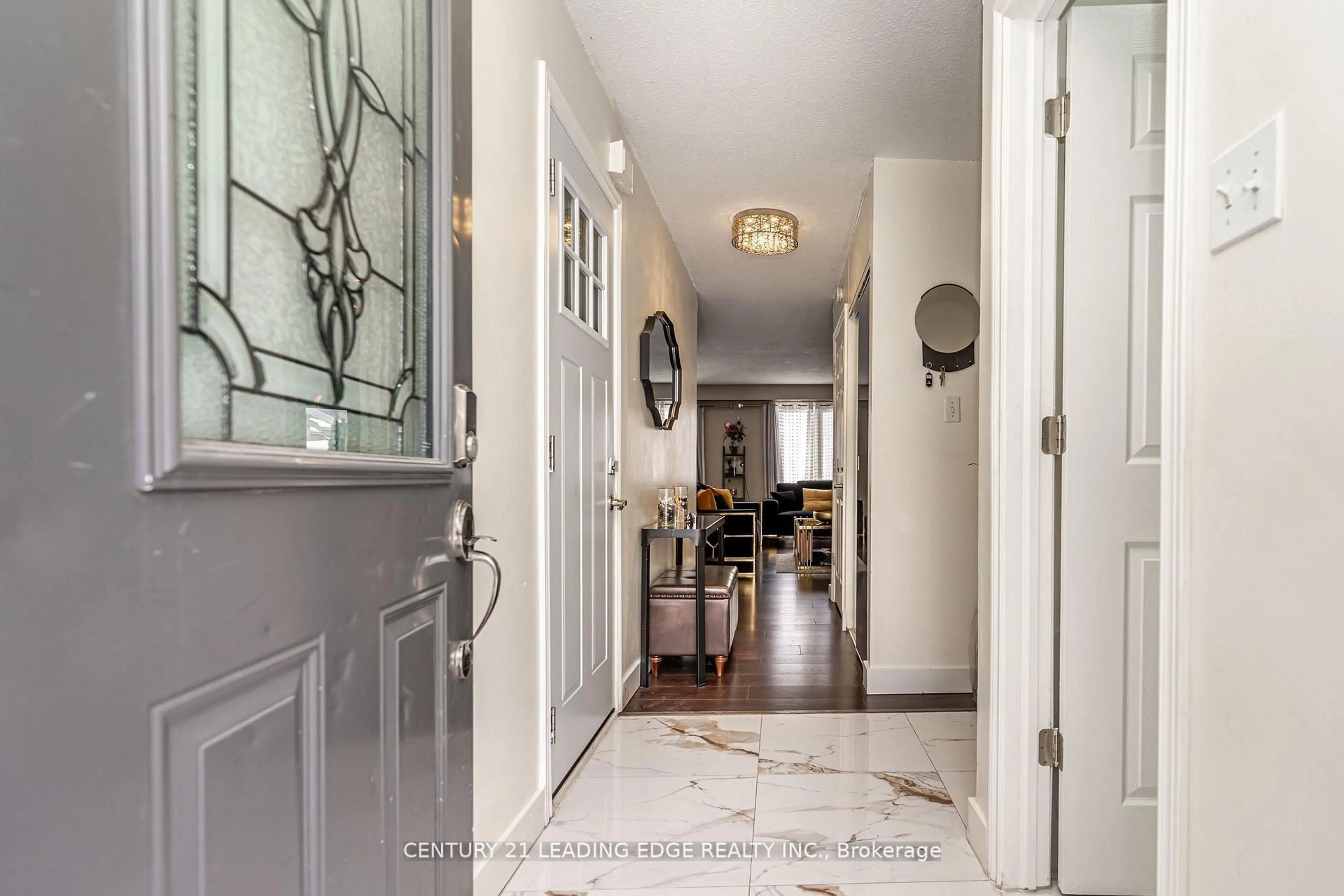 Indoor entryway for 399 Vodden St #9, Brampton Ontario L6V 3V1