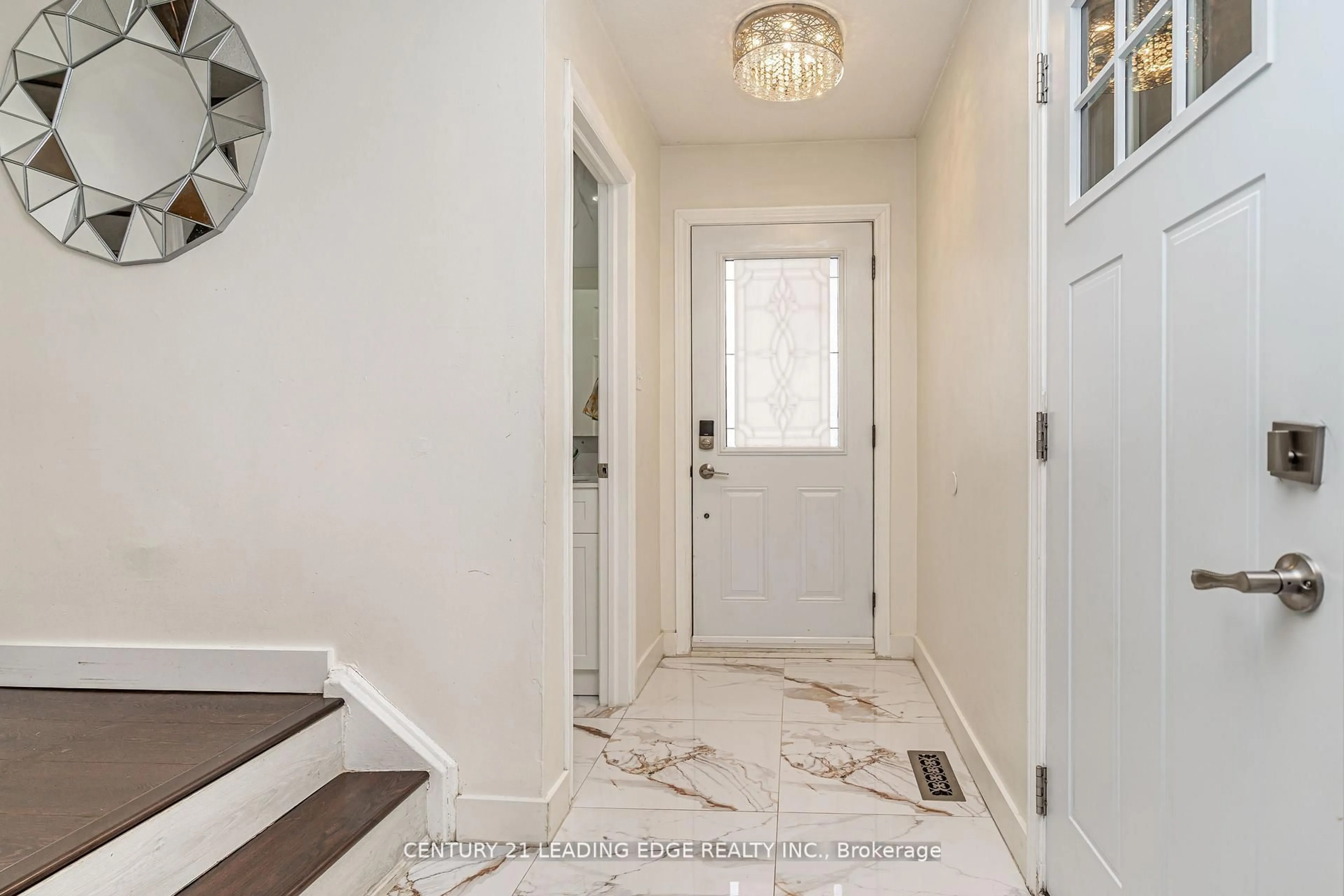 Indoor entryway for 399 Vodden St #9, Brampton Ontario L6V 3V1