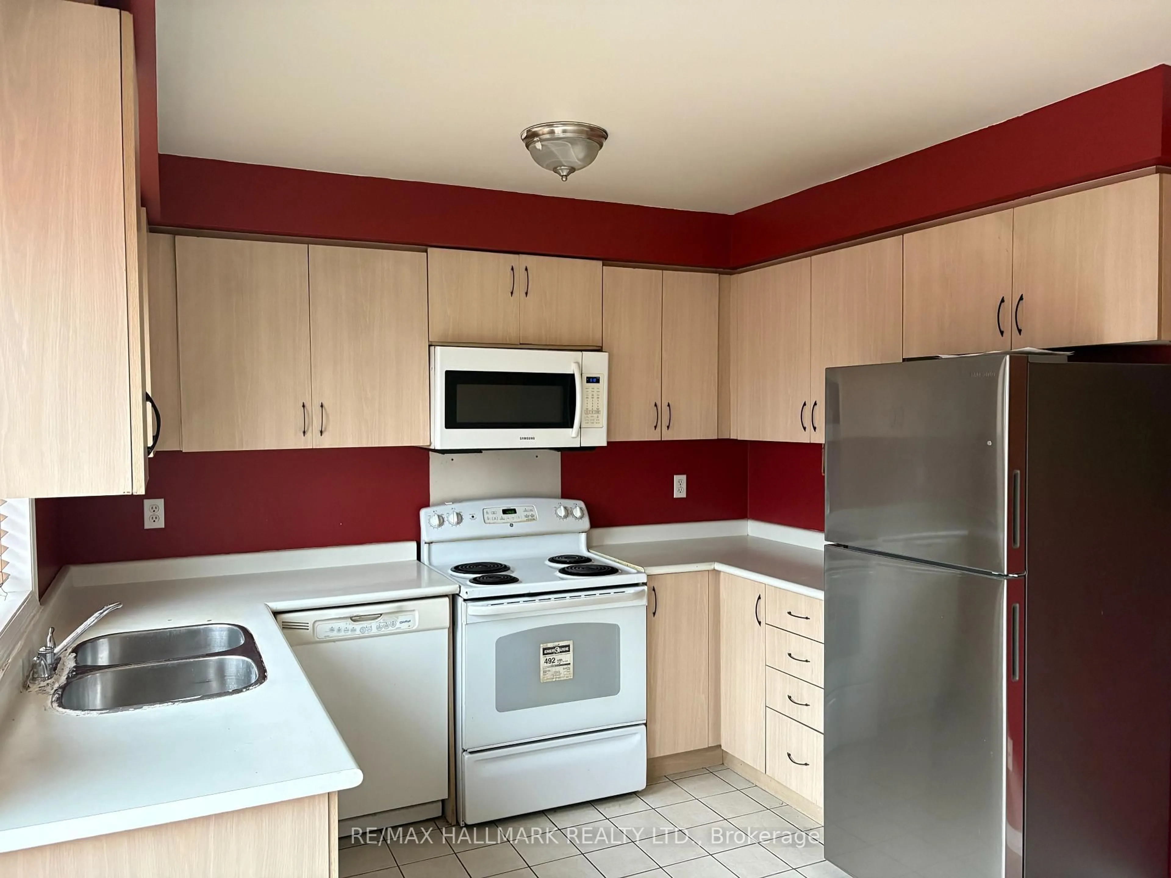 Standard kitchen, unknown for 138 Spadina Rd, Brampton Ontario L6X 4X6