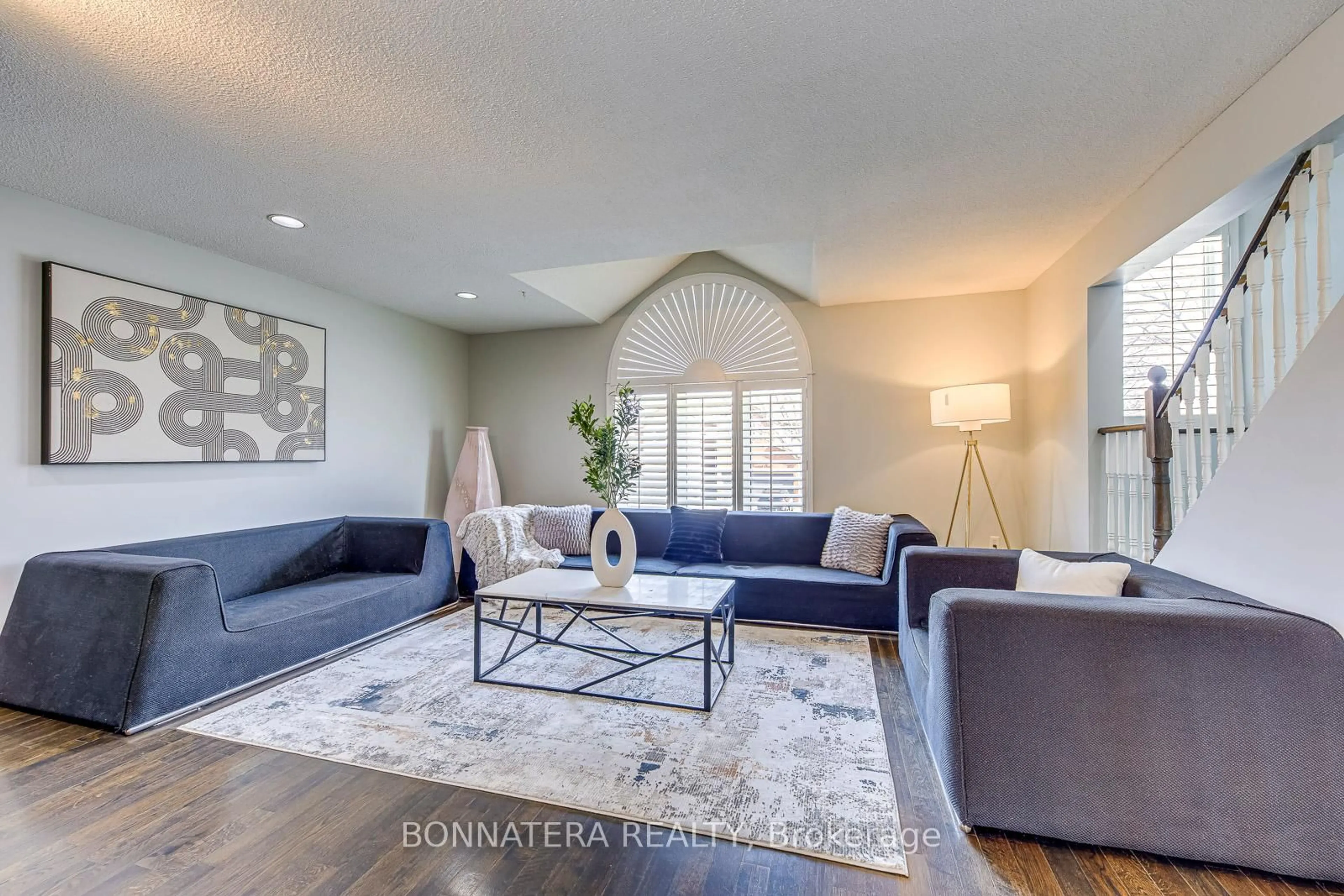 Living room with furniture, unknown for 4836 Rosebush Rd, Mississauga Ontario L5M 5N1