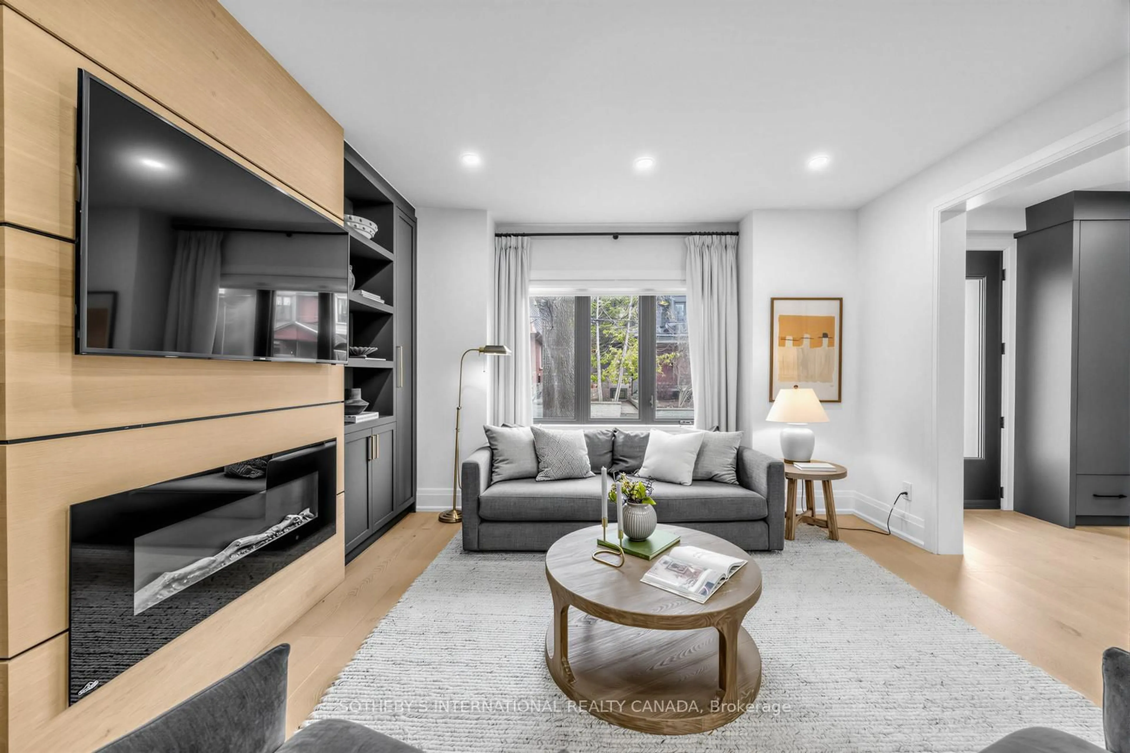 Living room with furniture, unknown for 36 Ridley Gdns, Toronto Ontario M6R 2T8