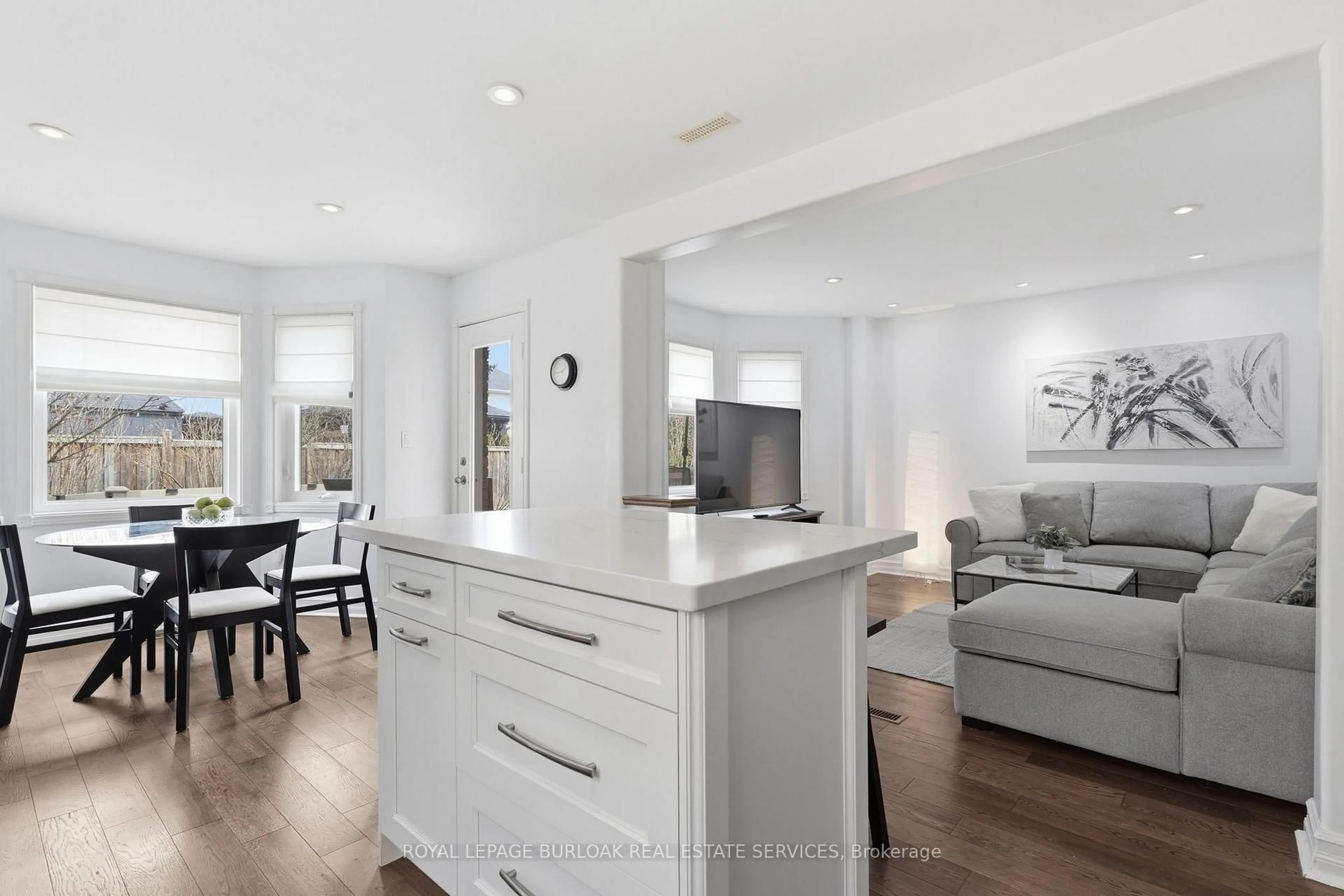 Open concept kitchen, unknown for 2223 Headon Rd, Burlington Ontario L7M 3W7