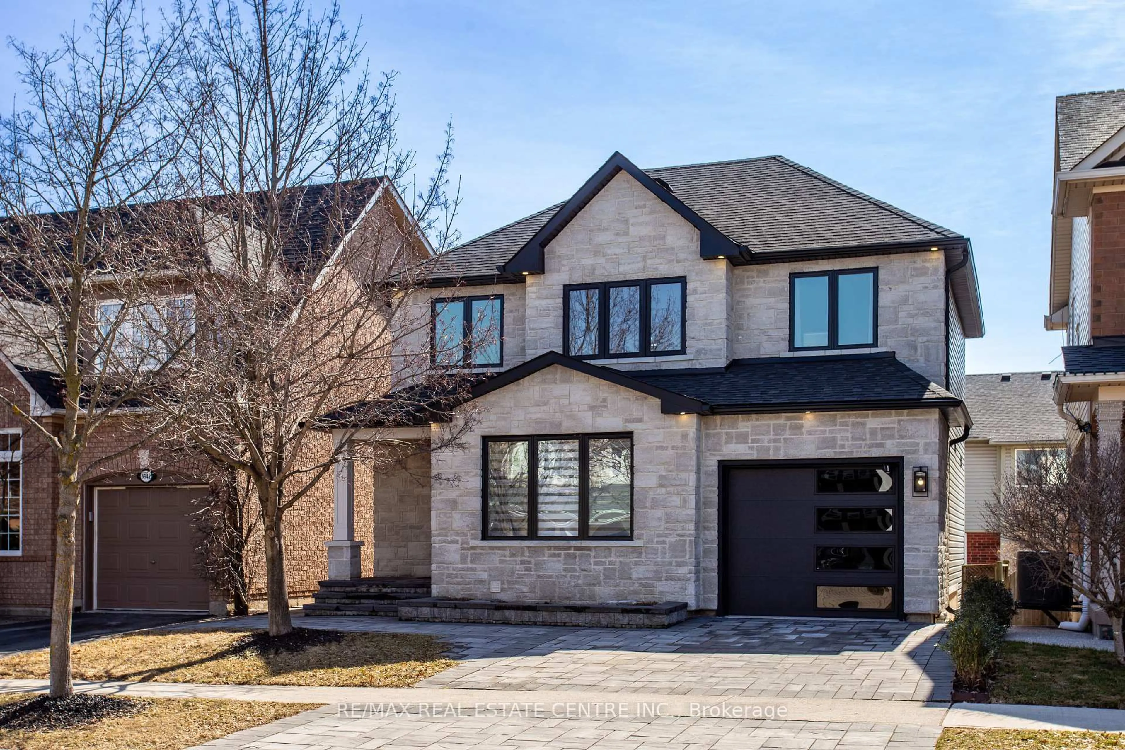 Home with brick exterior material, street for 5940 Blue Spruce Ave, Burlington Ontario L7L 6T2
