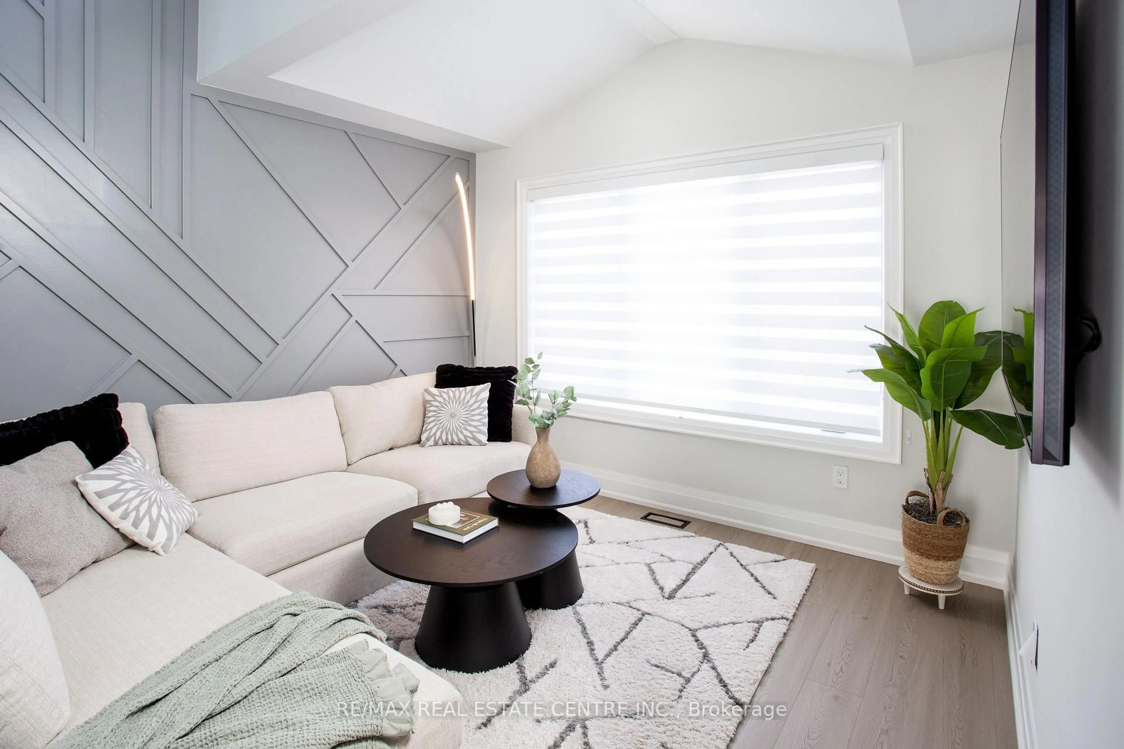 Living room with furniture, unknown for 5940 Blue Spruce Ave, Burlington Ontario L7L 6T2