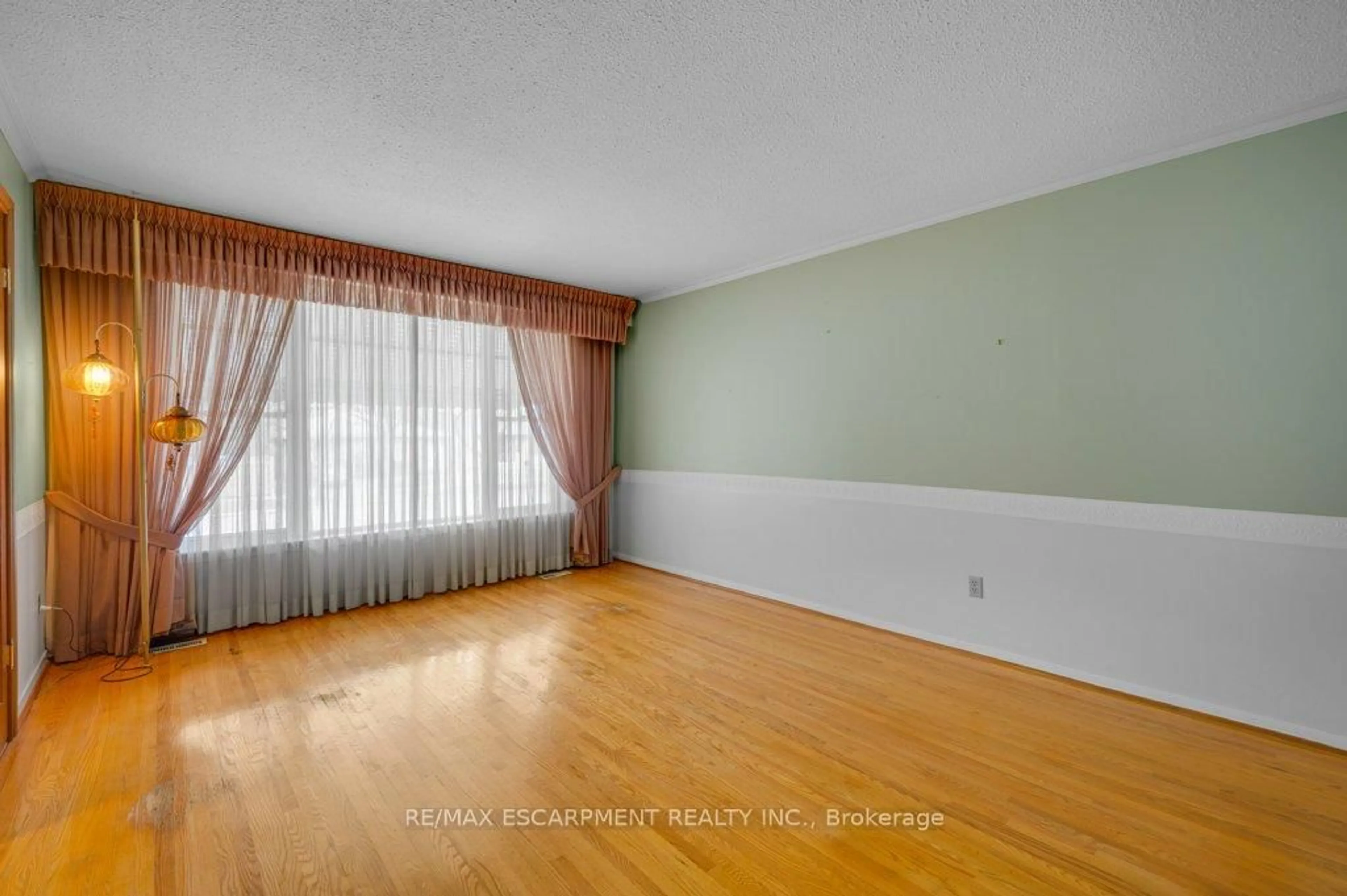 A pic of a room for 478 Anthony Dr, Oakville Ontario L6J 2K5