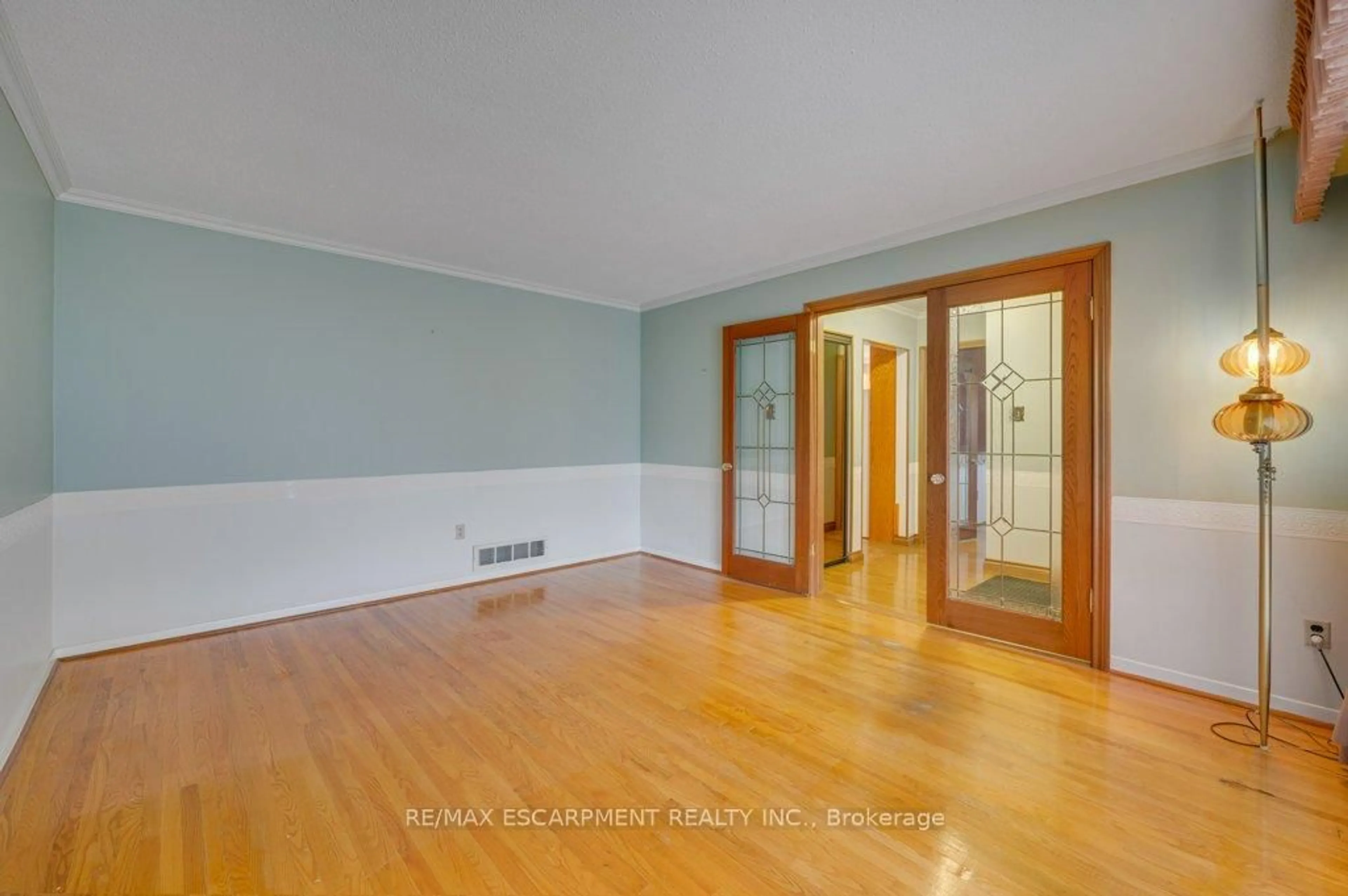 A pic of a room for 478 Anthony Dr, Oakville Ontario L6J 2K5