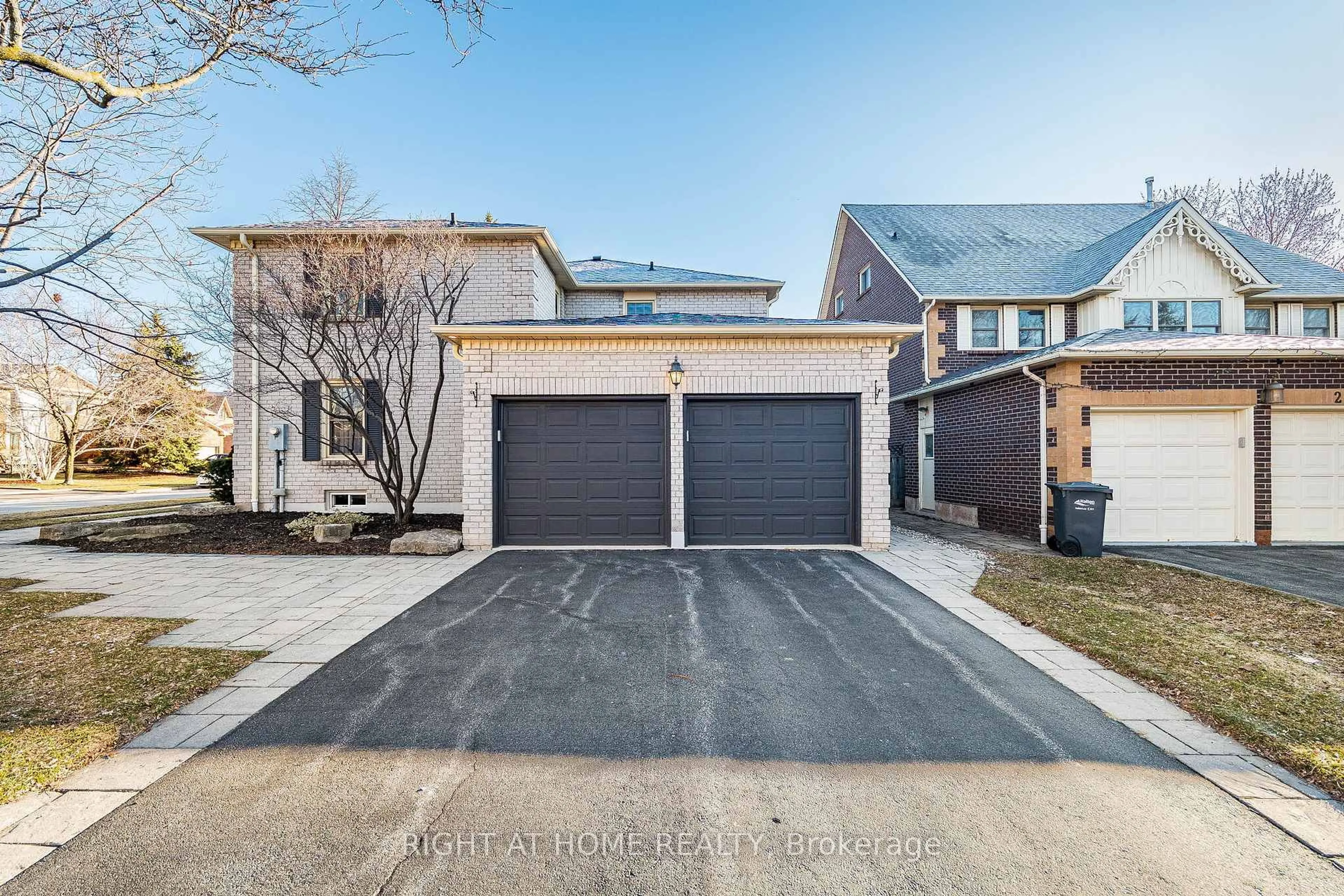 Unknown for 1114 Ballantry Rd, Oakville Ontario L6H 5L1