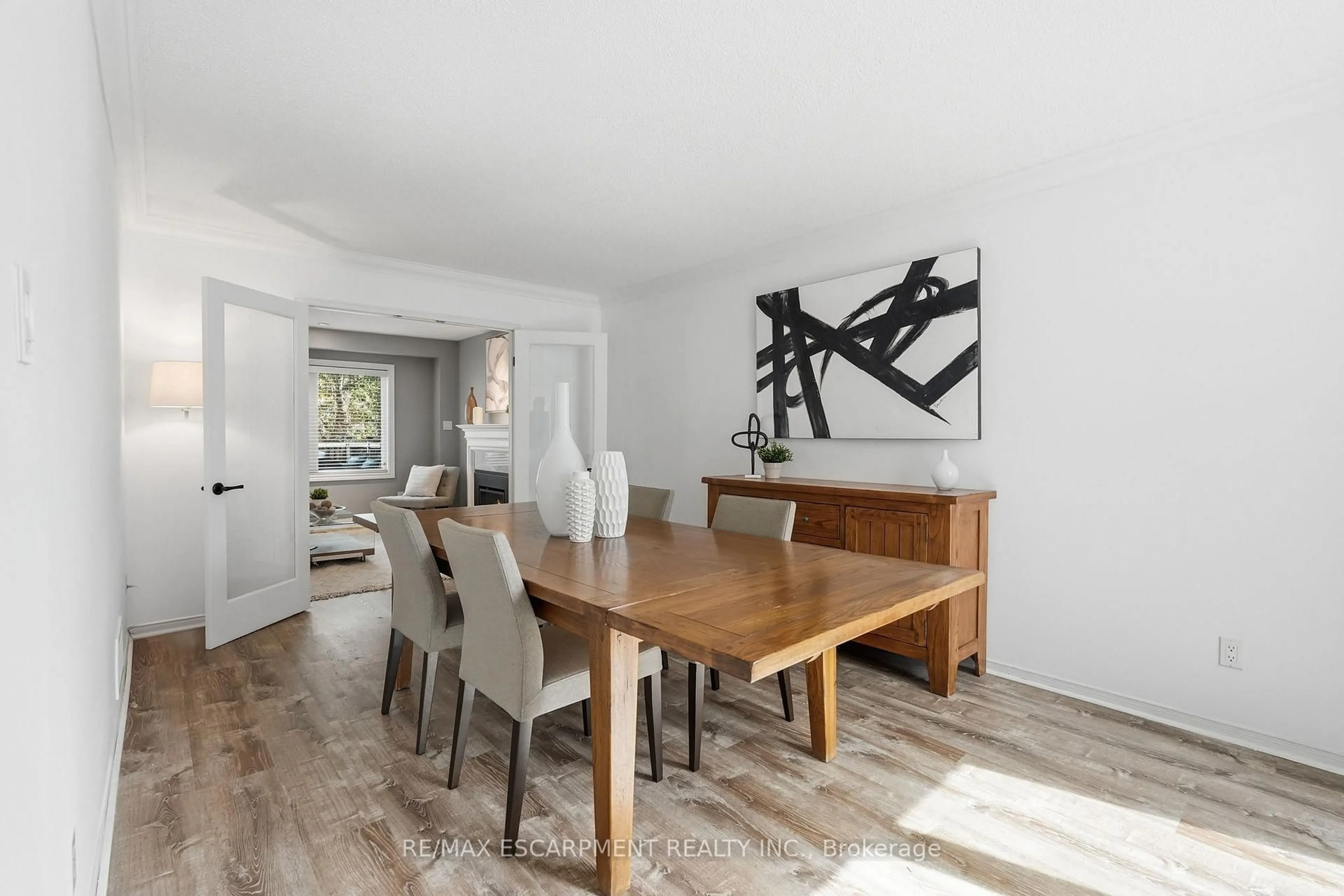 Dining room, wood/laminate floor for 2493 Newport St, Burlington Ontario L7M 3X7