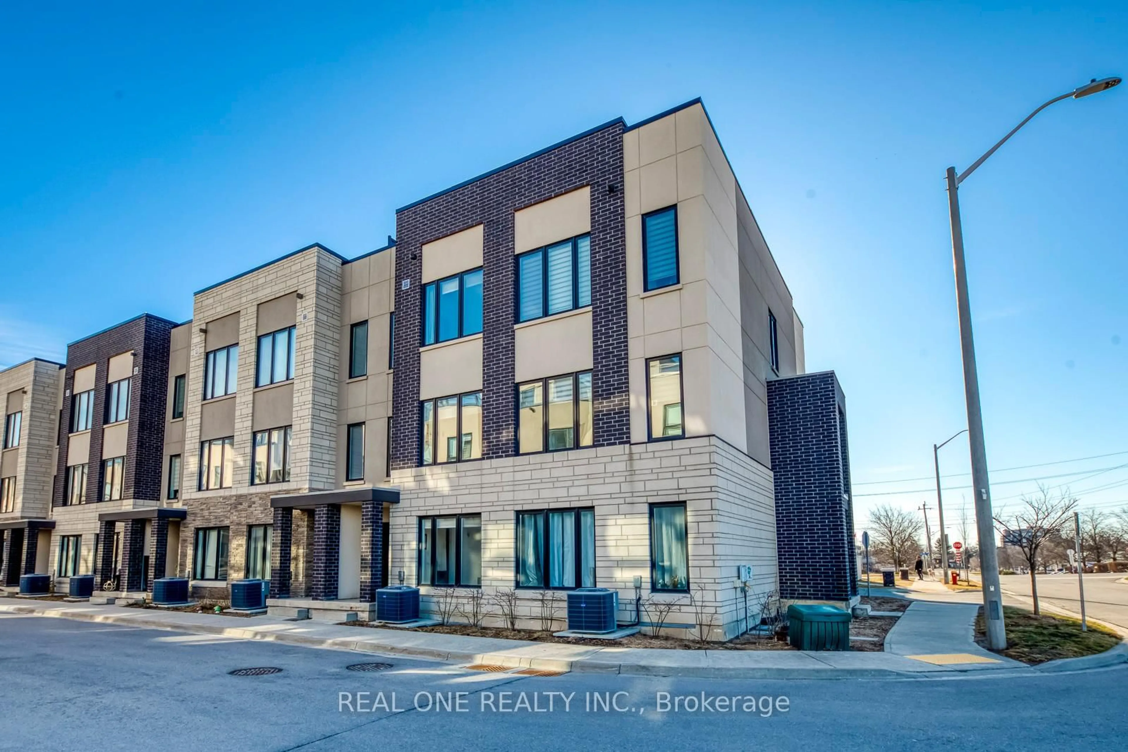 Home with brick exterior material, building for 1095 Cooke Blvd #41, Burlington Ontario L7T 0C4