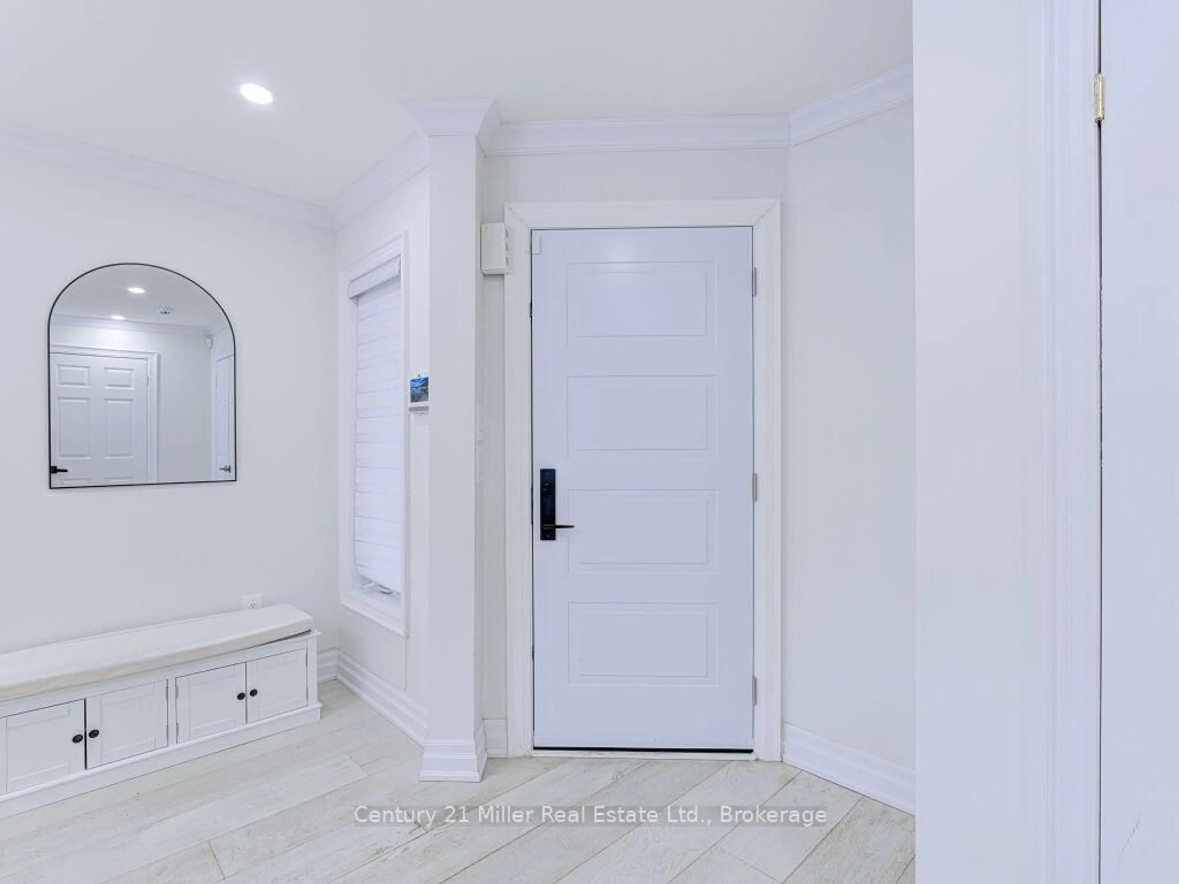 Indoor entryway for 2094 Redstone Cres, Oakville Ontario L6M 5B1