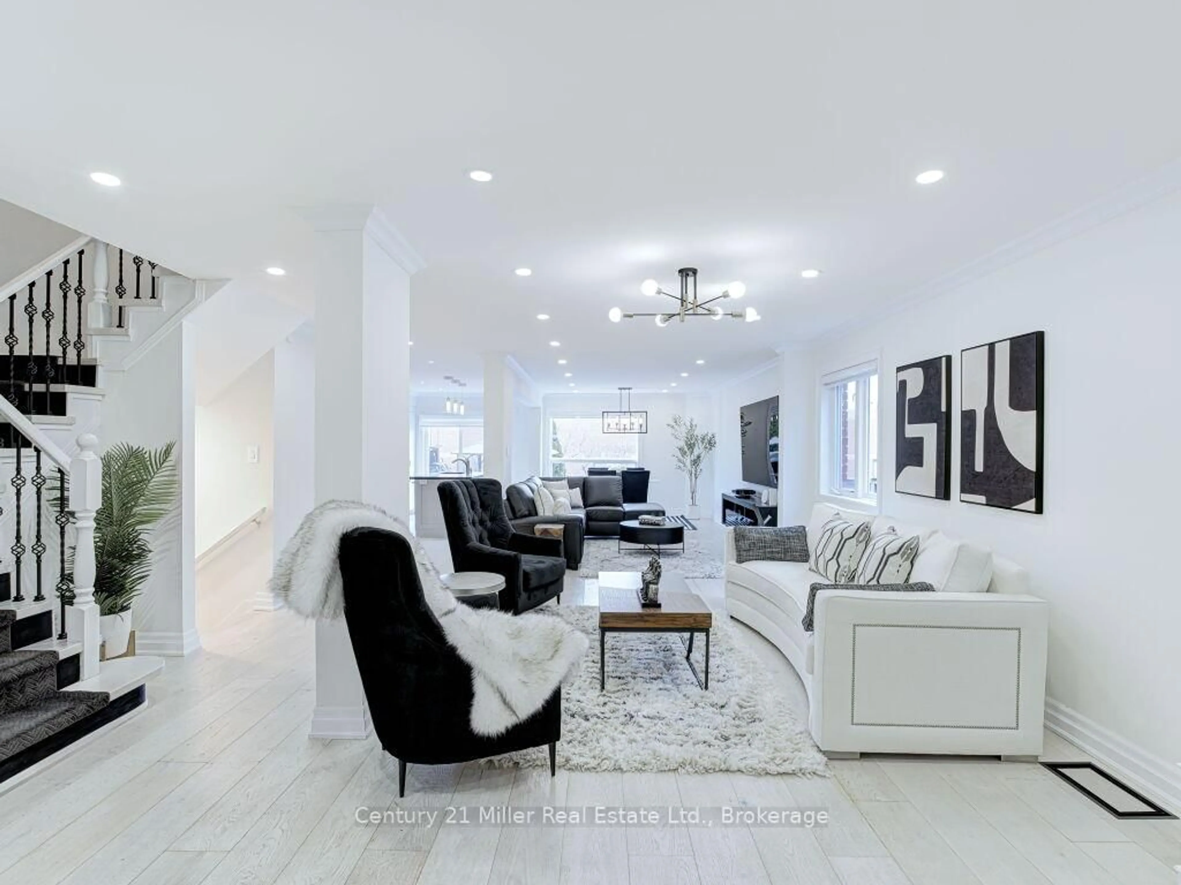 Living room with furniture, unknown for 2094 Redstone Cres, Oakville Ontario L6M 5B1