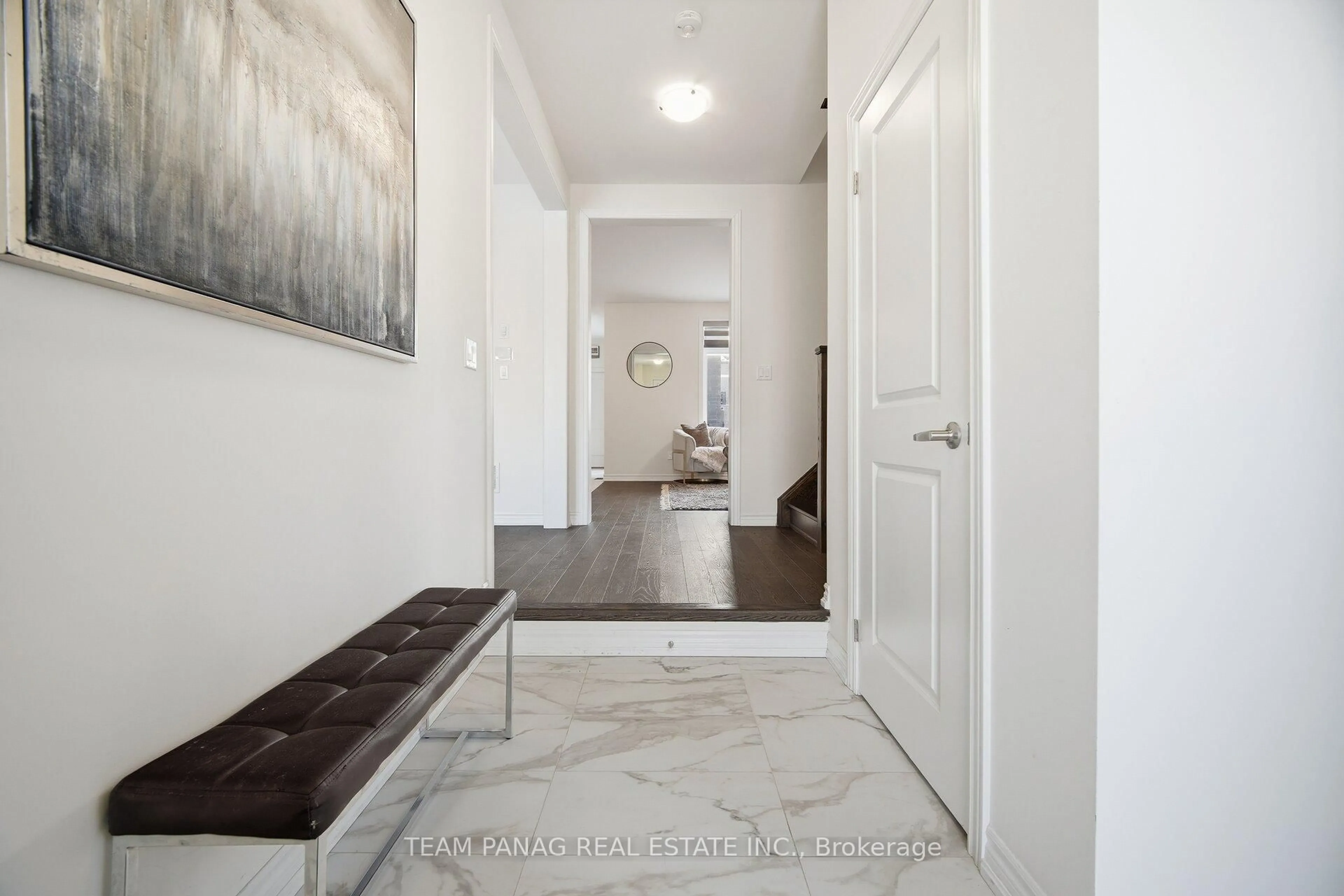Indoor entryway for 54 Moorcroft Pl, Brampton Ontario L6S 2K9