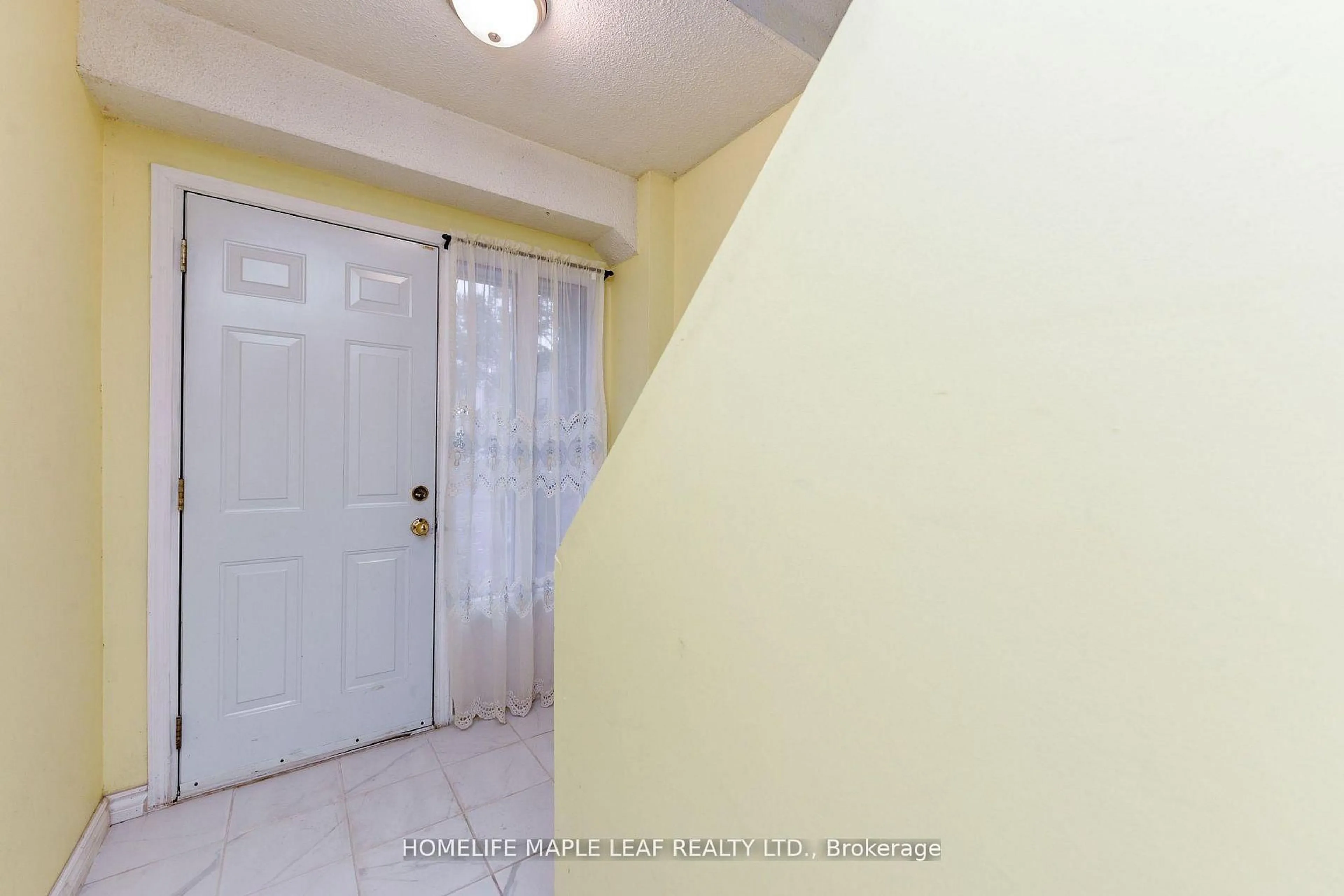 Indoor entryway for 85 Enmount Dr, Brampton Ontario L6T 4C9